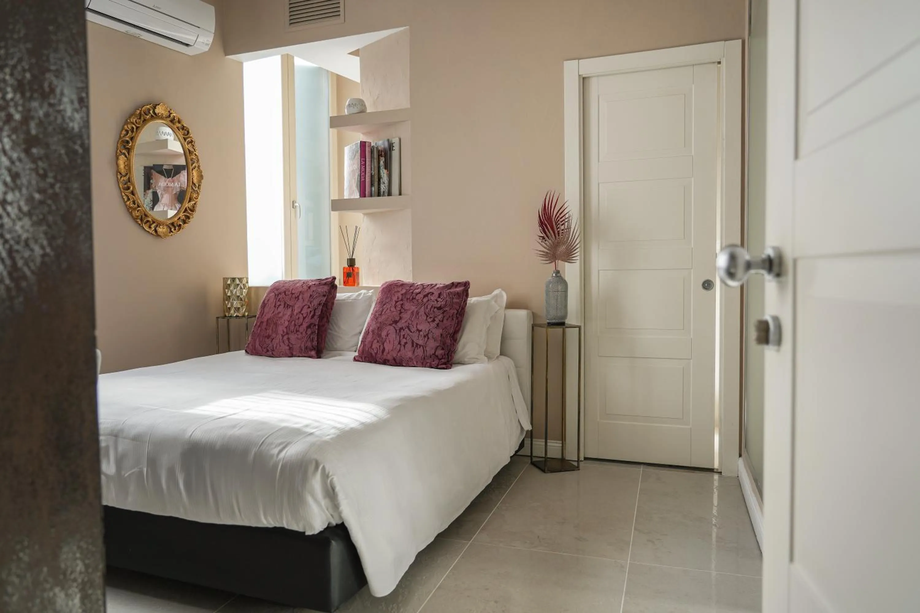 View (from property/room), Bed in Corso Boutique Luxury Rooms