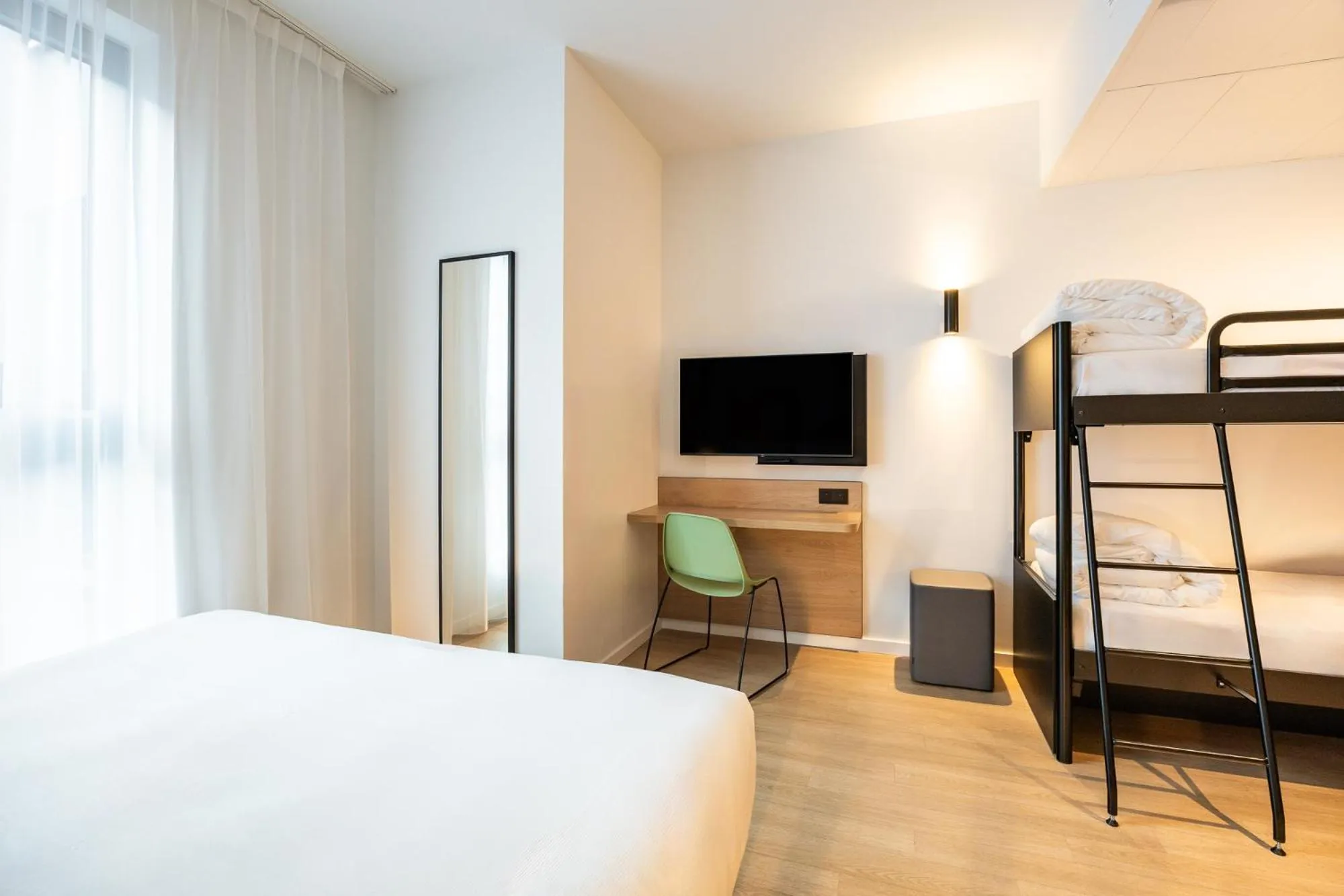 TV and multimedia, Bed in B&B HOTEL Brussels Airport