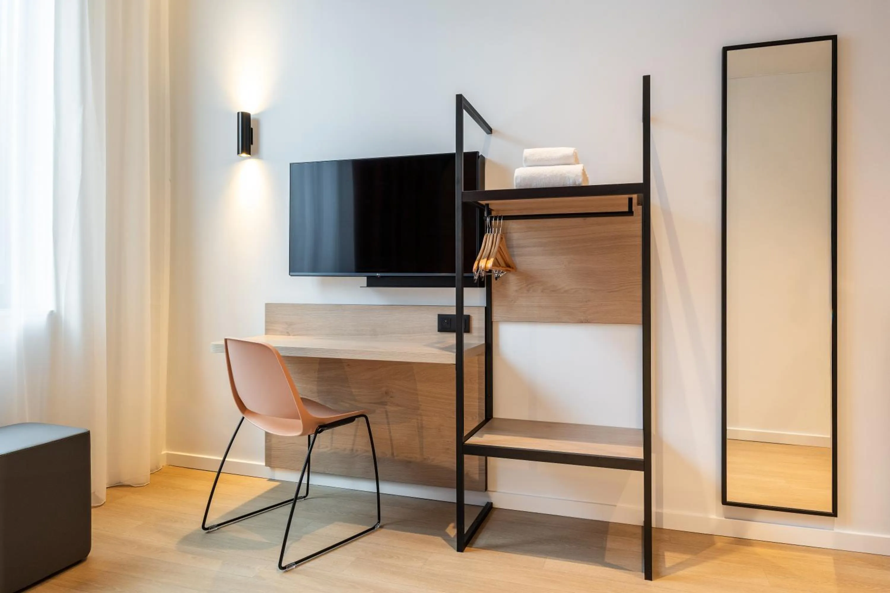 TV and multimedia in B&B HOTEL Brussels Airport