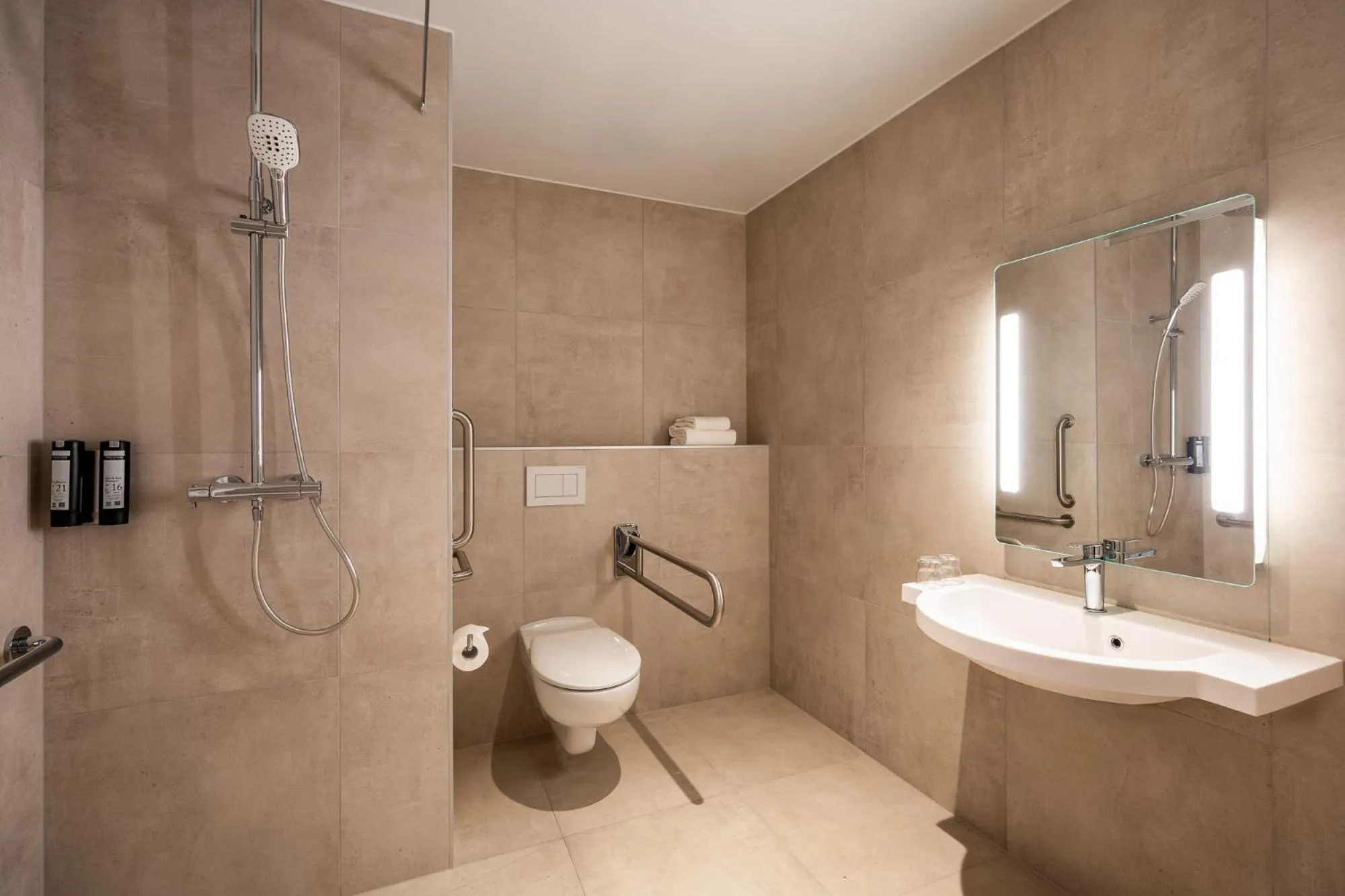 Bathroom in B&B HOTEL Brussels Airport