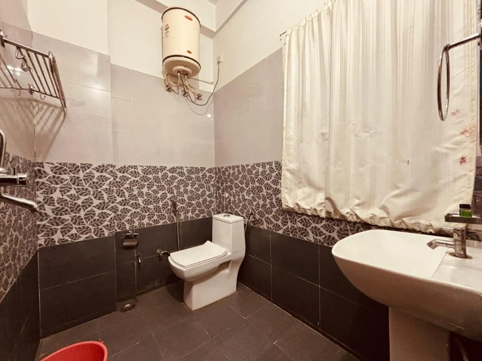 Toilet in Majestic Heights Hotel