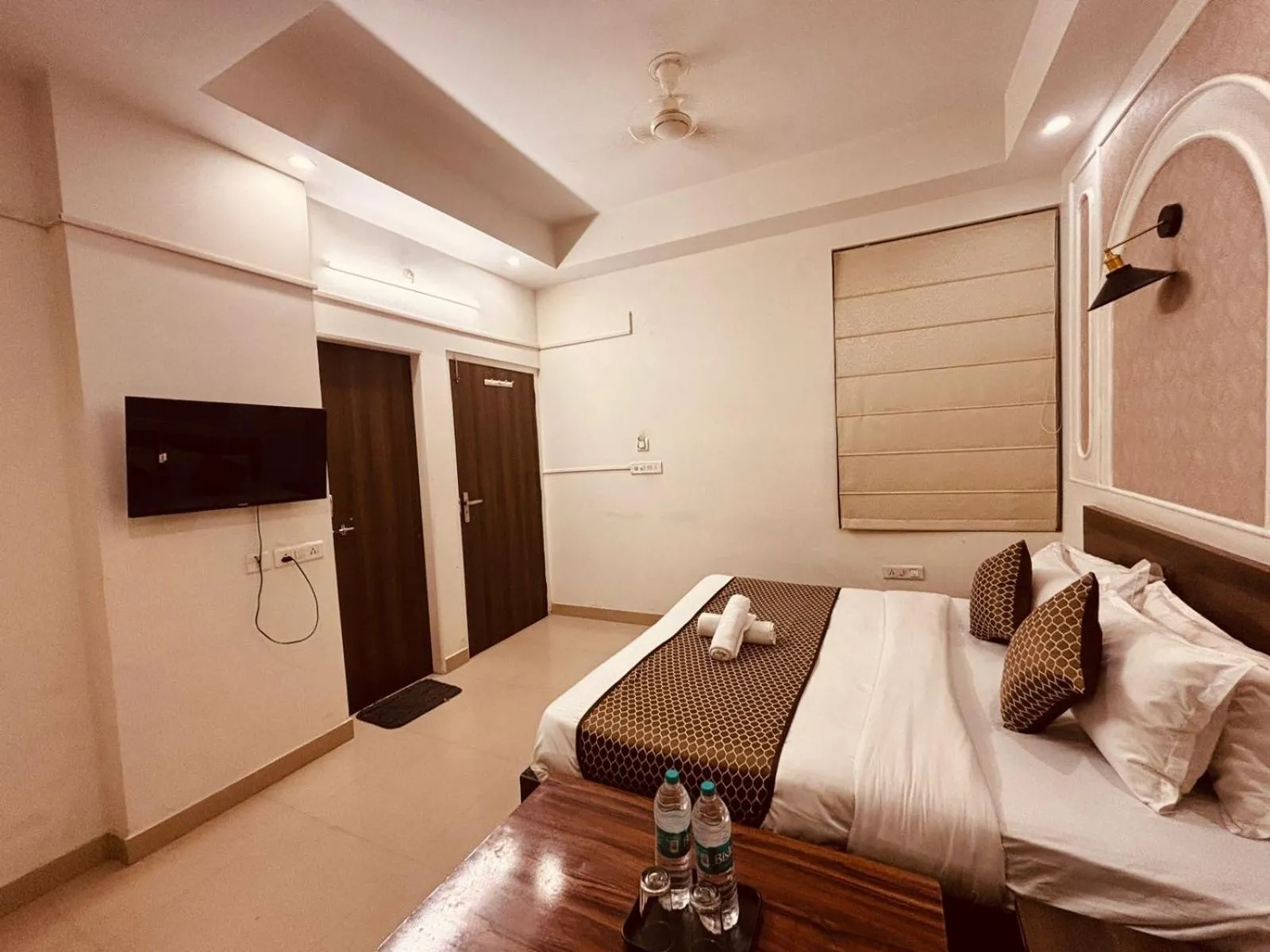 TV and multimedia, Bed in Majestic Heights Hotel