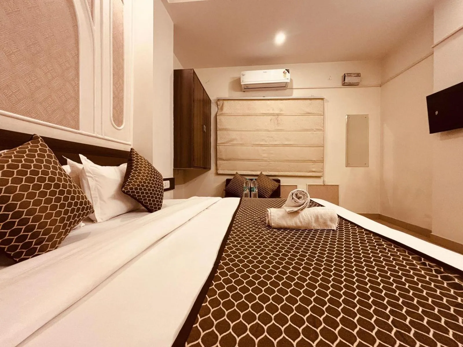 Bed in Majestic Heights Hotel