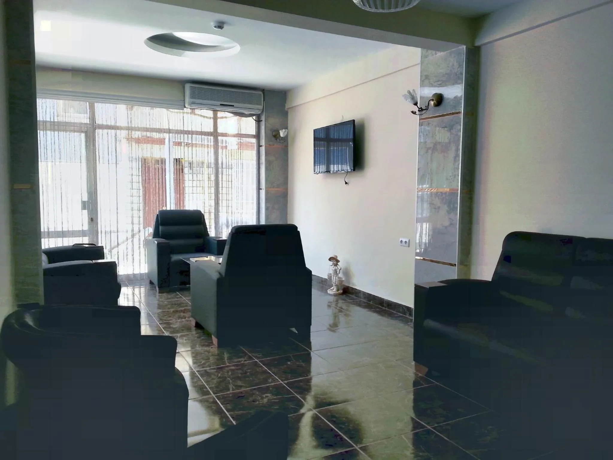 Communal lounge/ TV room in Torun Hotel Bursa