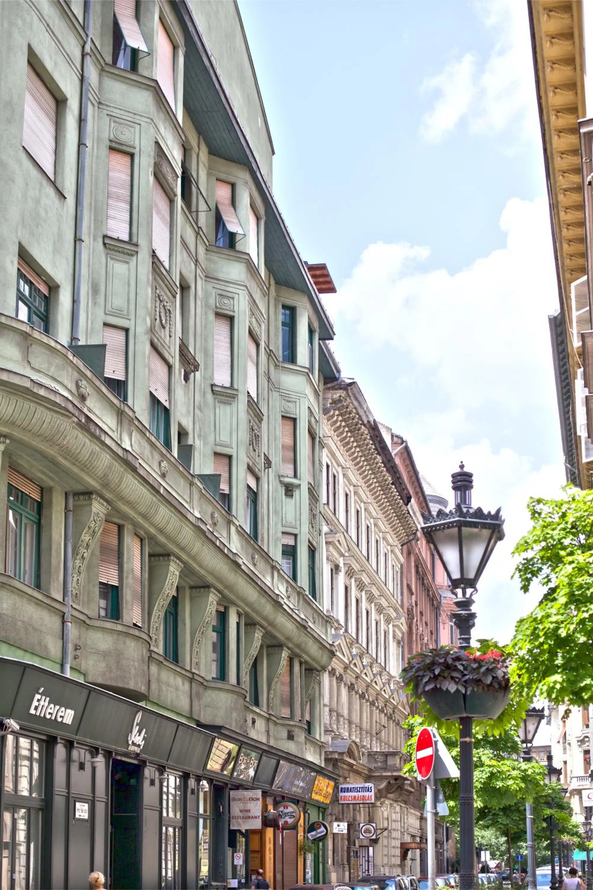 Property building in Amber Terrace Studios Downtown