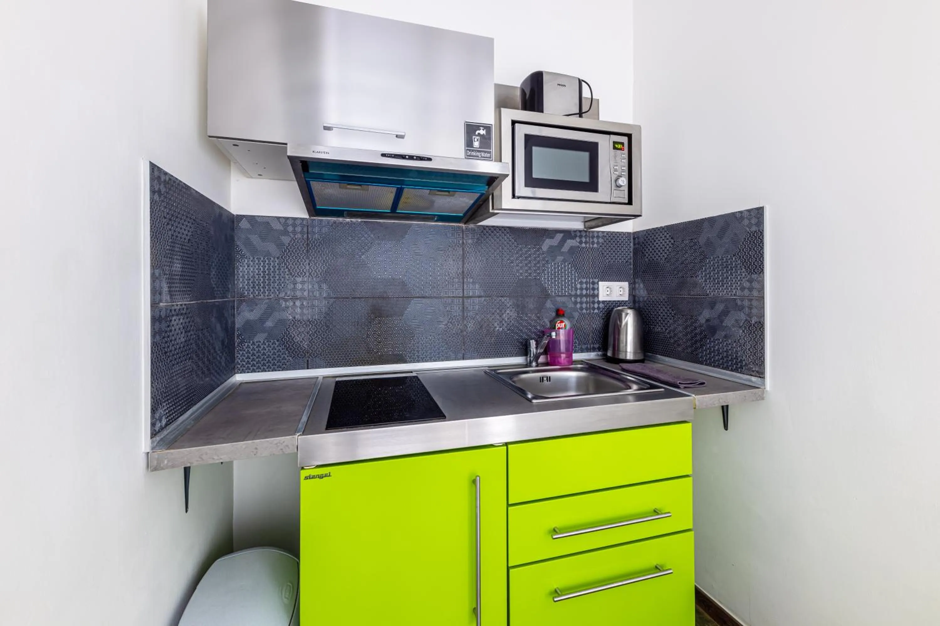Kitchen or kitchenette in Amber Terrace Studios Downtown