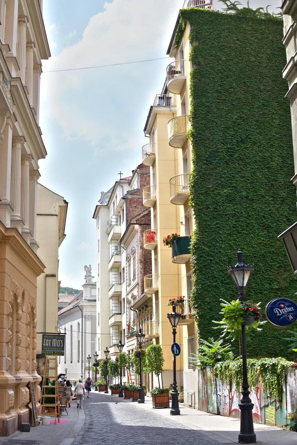 Property building in Amber Terrace Studios Downtown