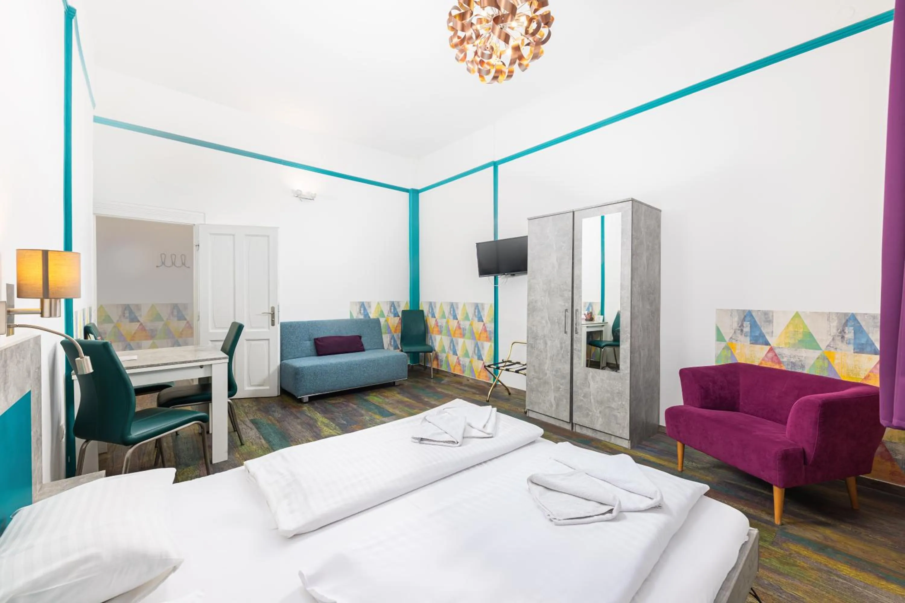 Bed in Amber Terrace Studios Downtown