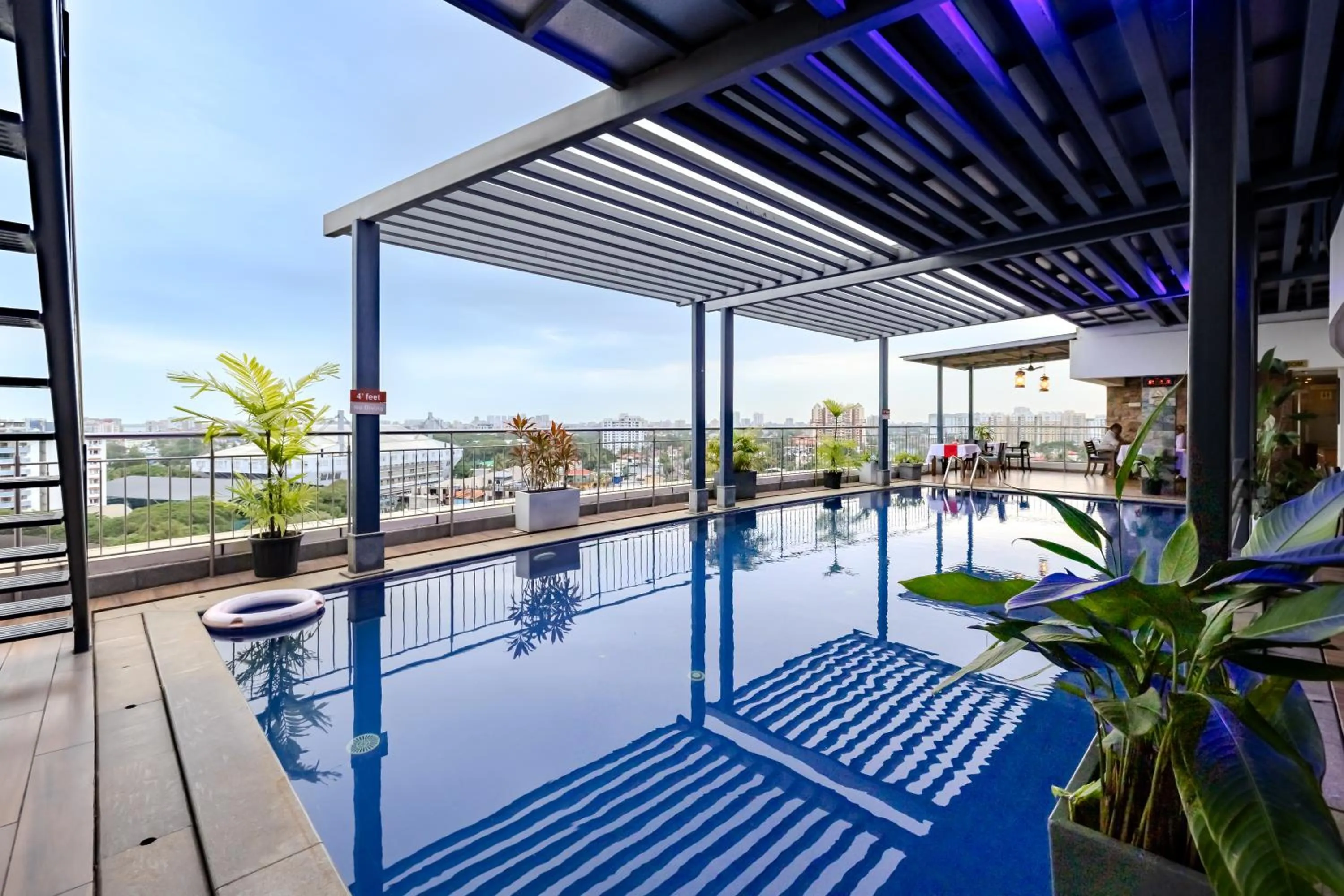 Pool view in Olive Downtown