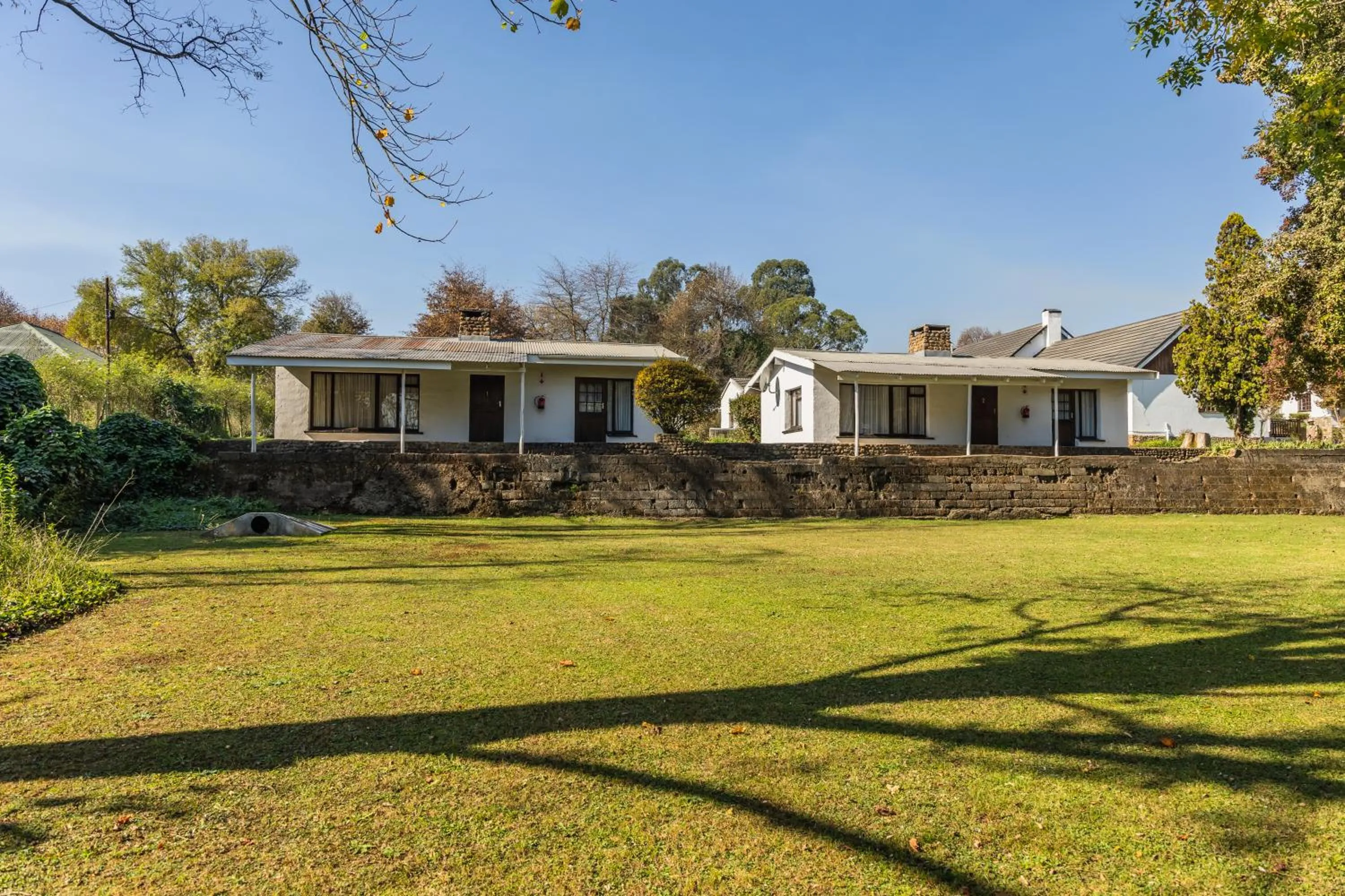 Garden view in Himeville Arms