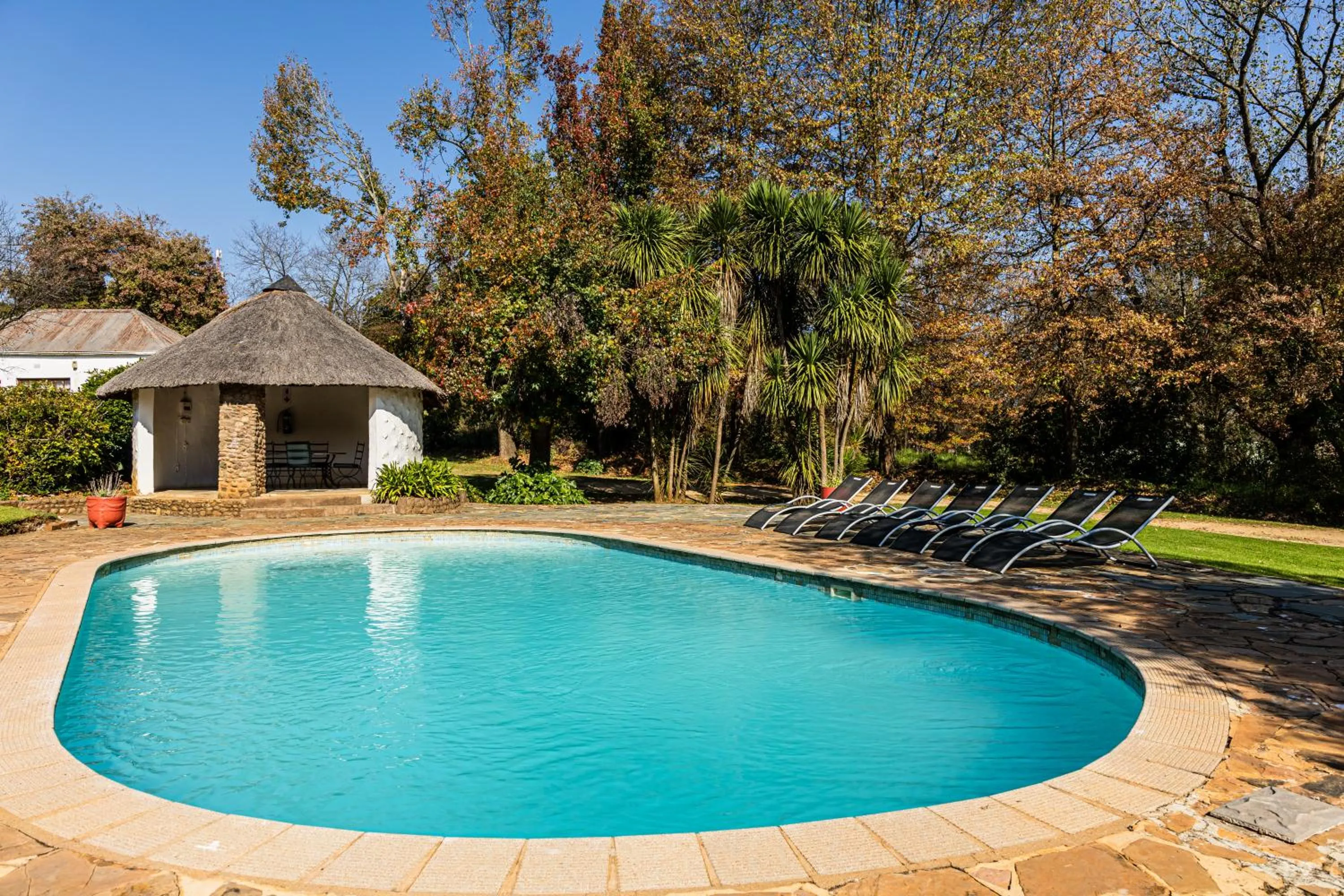 Swimming pool in Himeville Arms