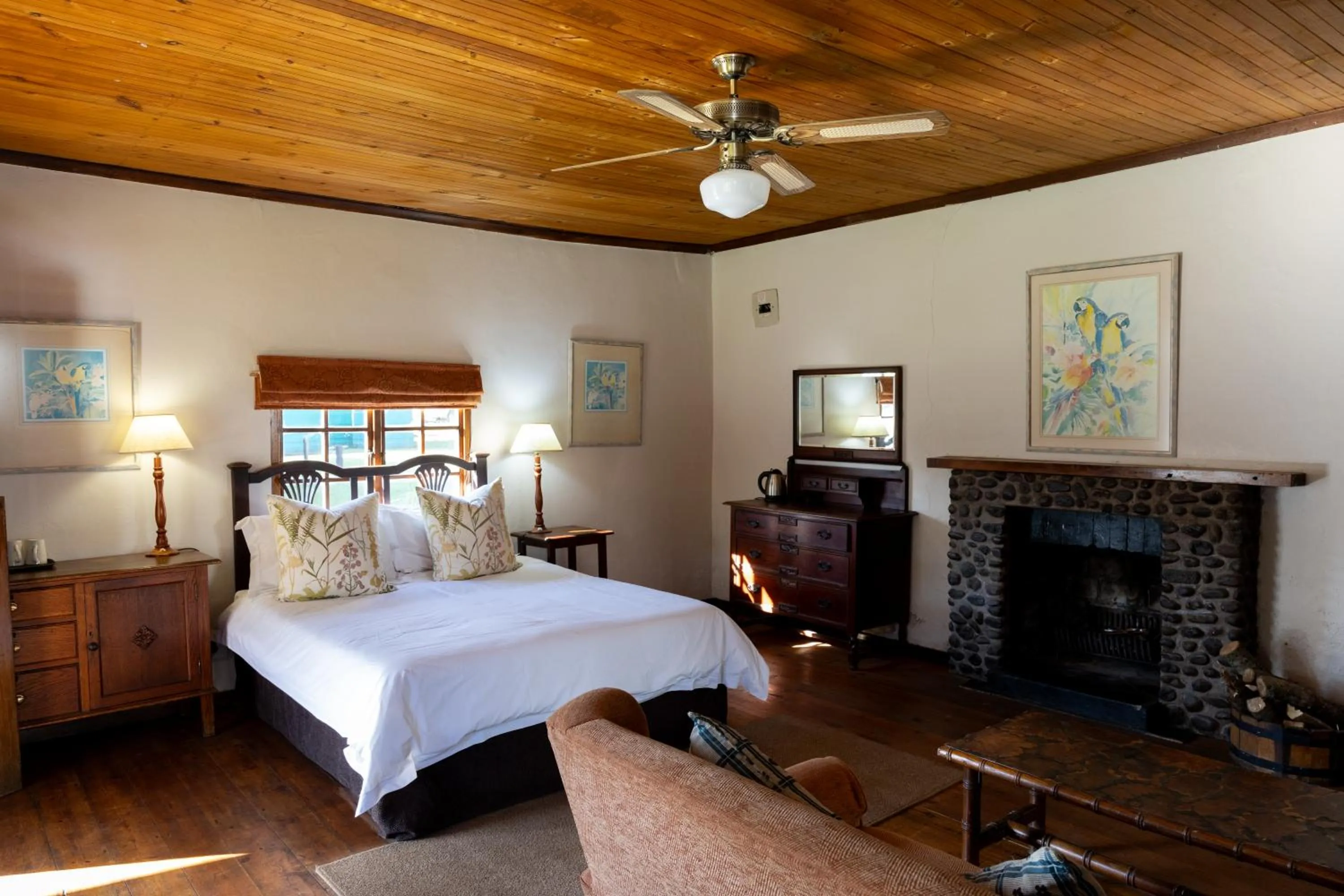 Bedroom, Bed in Himeville Arms