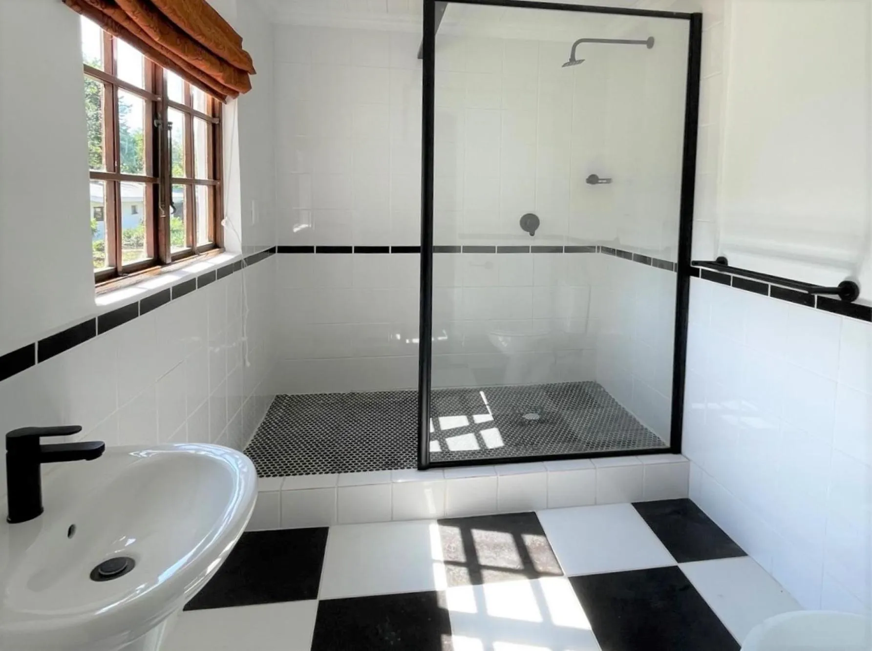 Shower in Himeville Arms