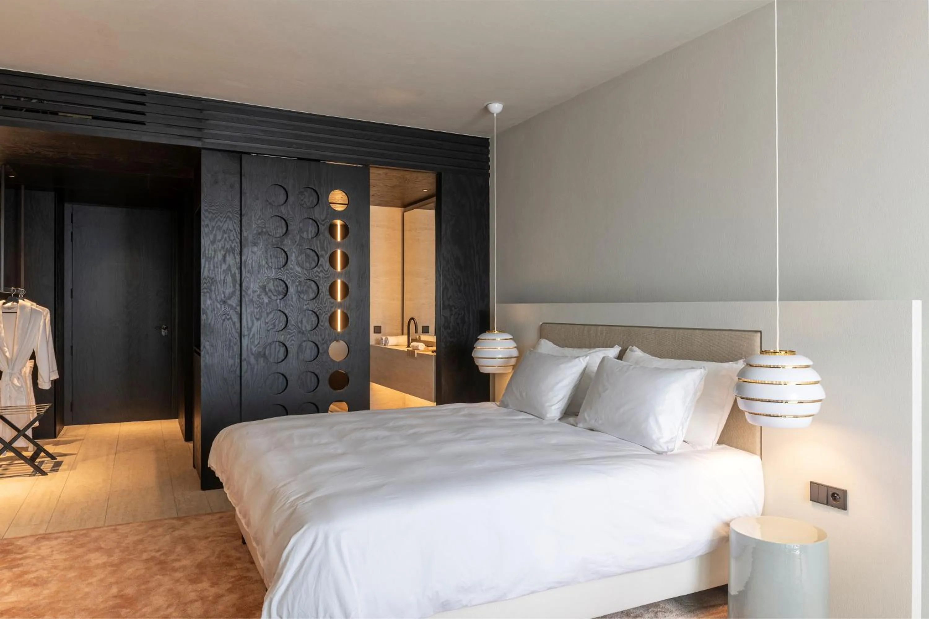 Bedroom, Bed in Radisson Collection The National Hotel, Brussels