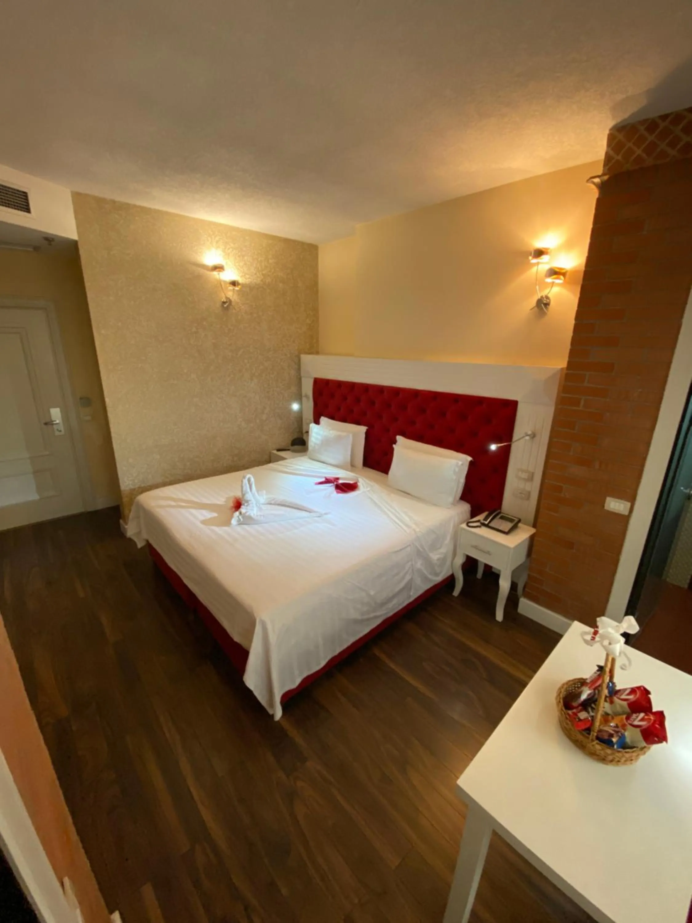Photo of the whole room, Bed in The Red Bricks Hotel