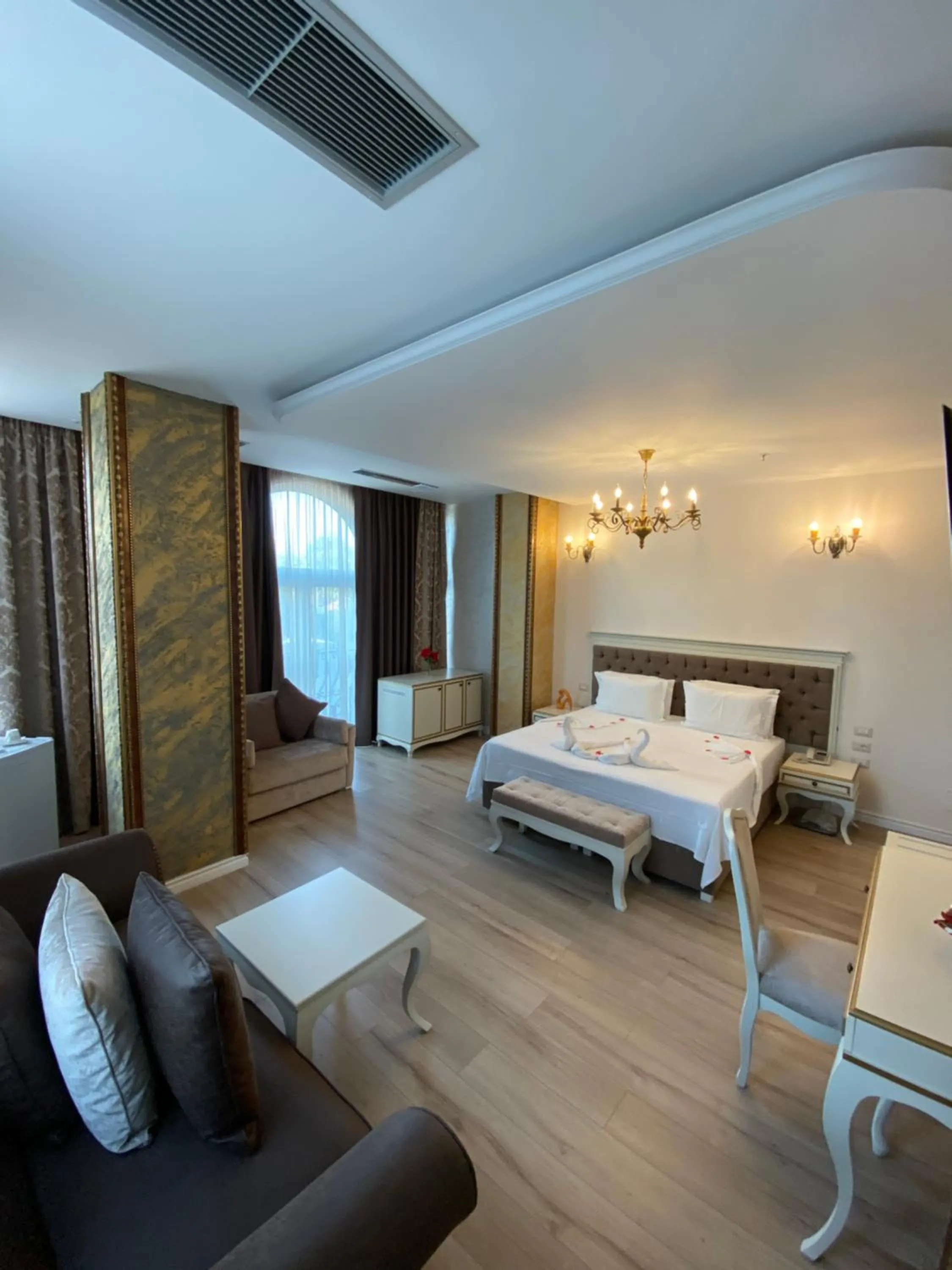 Photo of the whole room, Bed in The Red Bricks Hotel