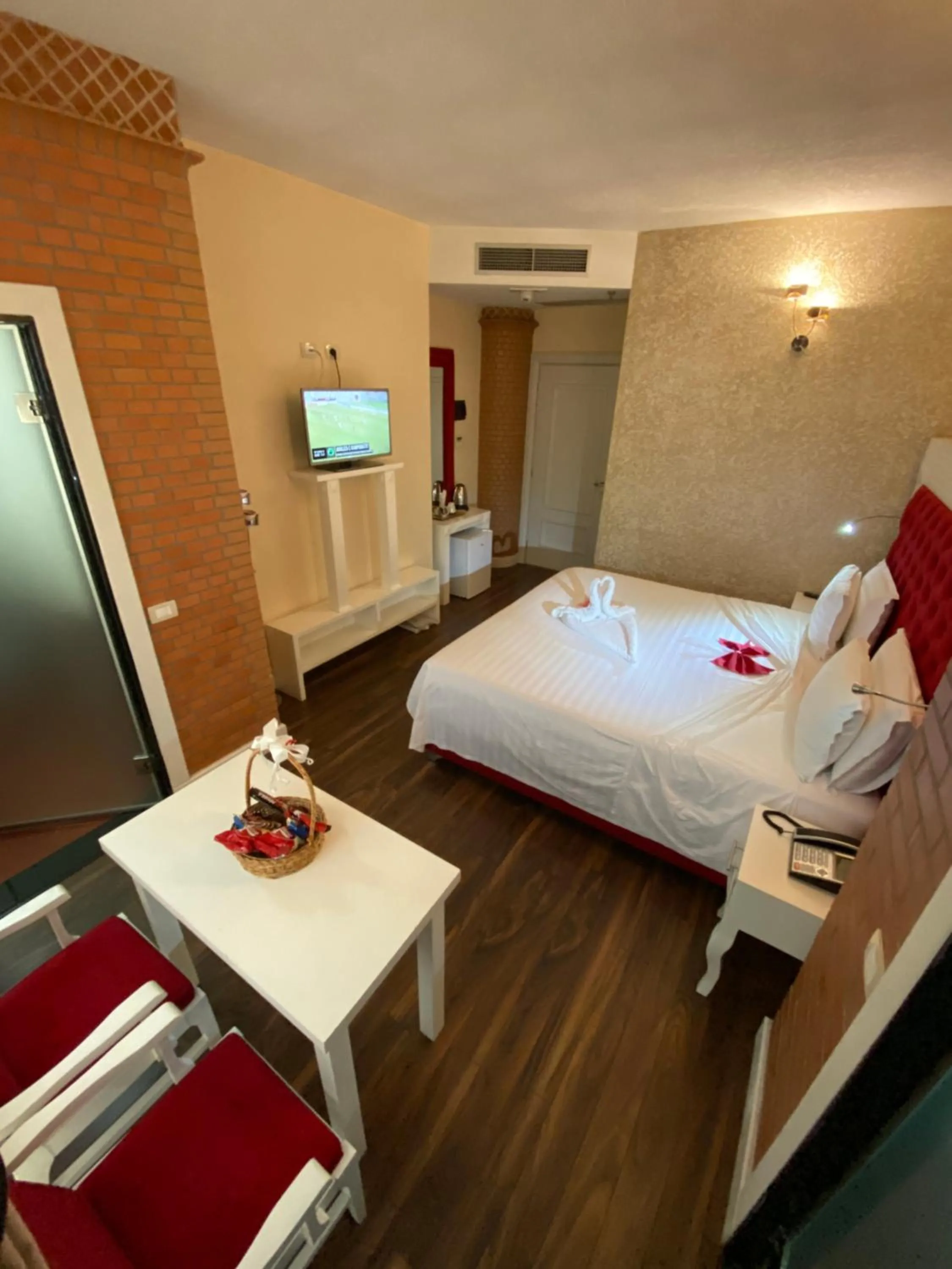 Photo of the whole room, Bed in The Red Bricks Hotel