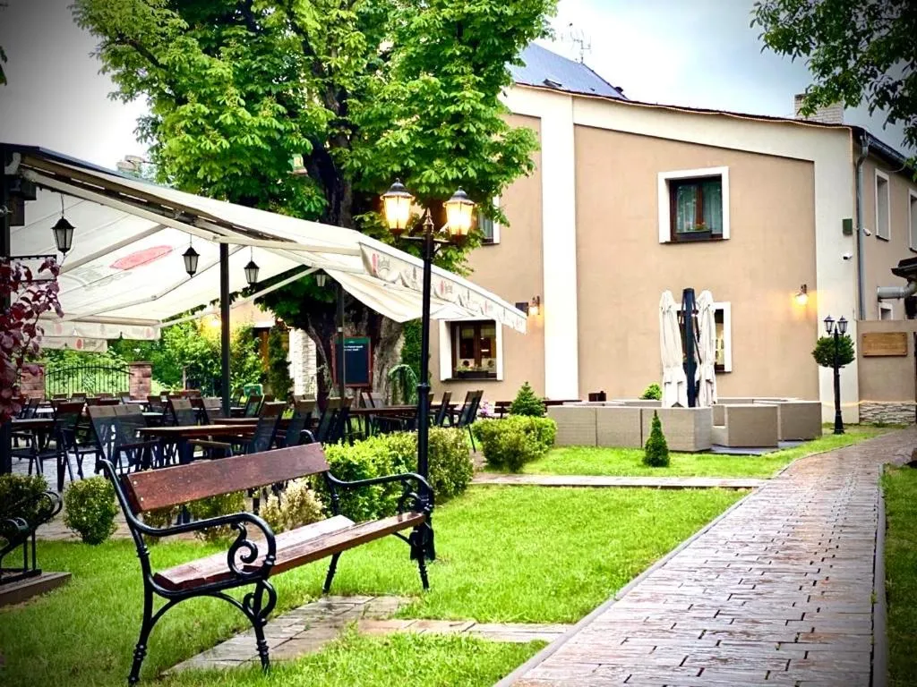 Hotel & Restaurant Pod Kaštany