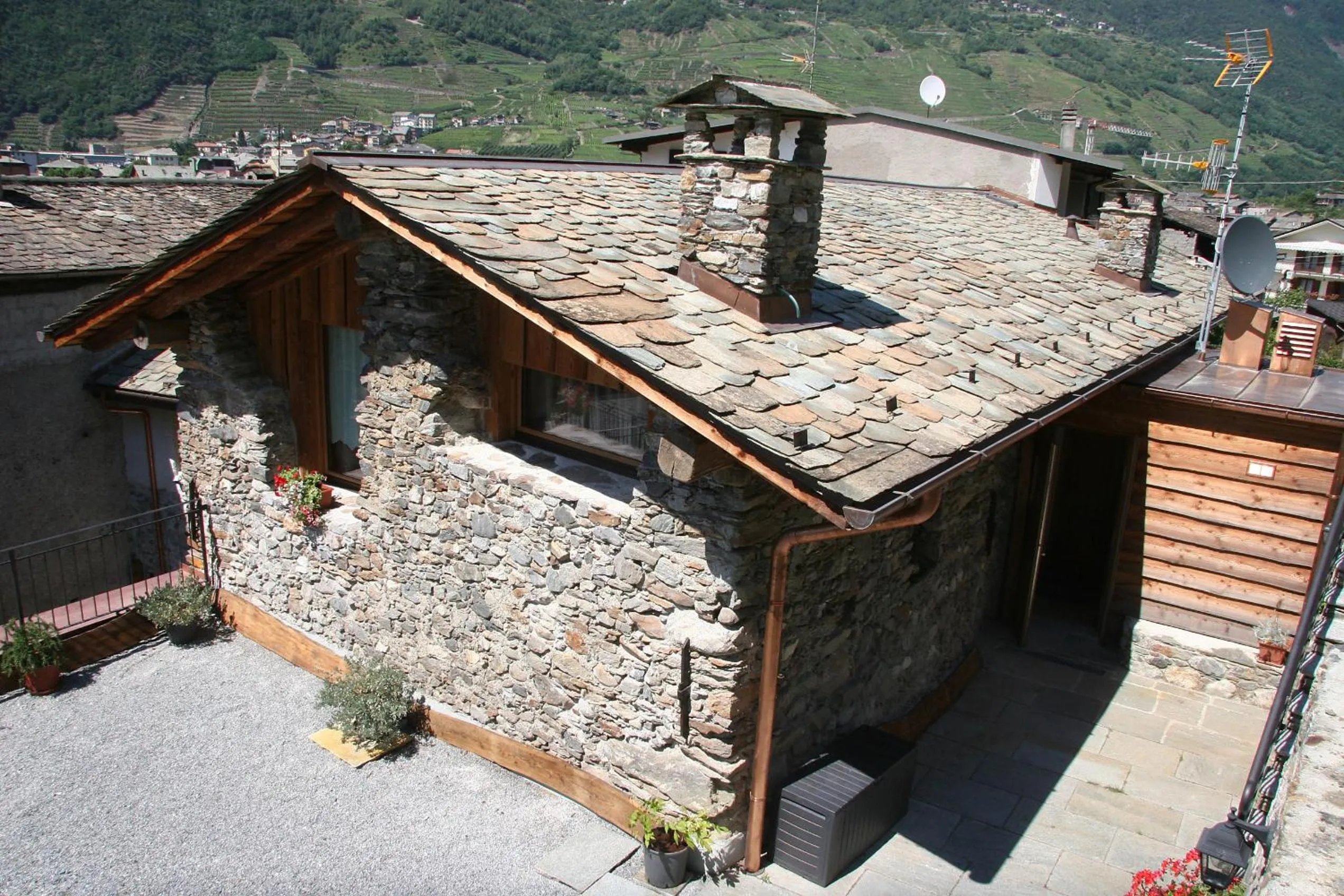 Property building in Ostello del Castello Tirano