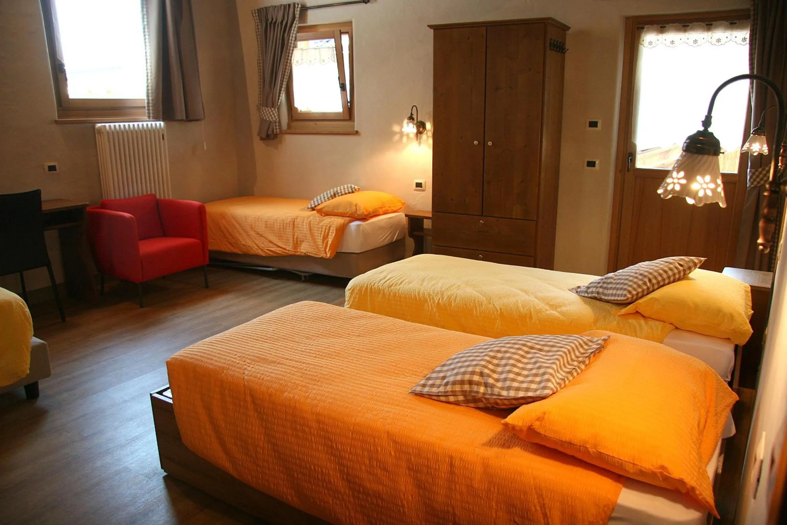 Day, Bed in Ostello del Castello Tirano