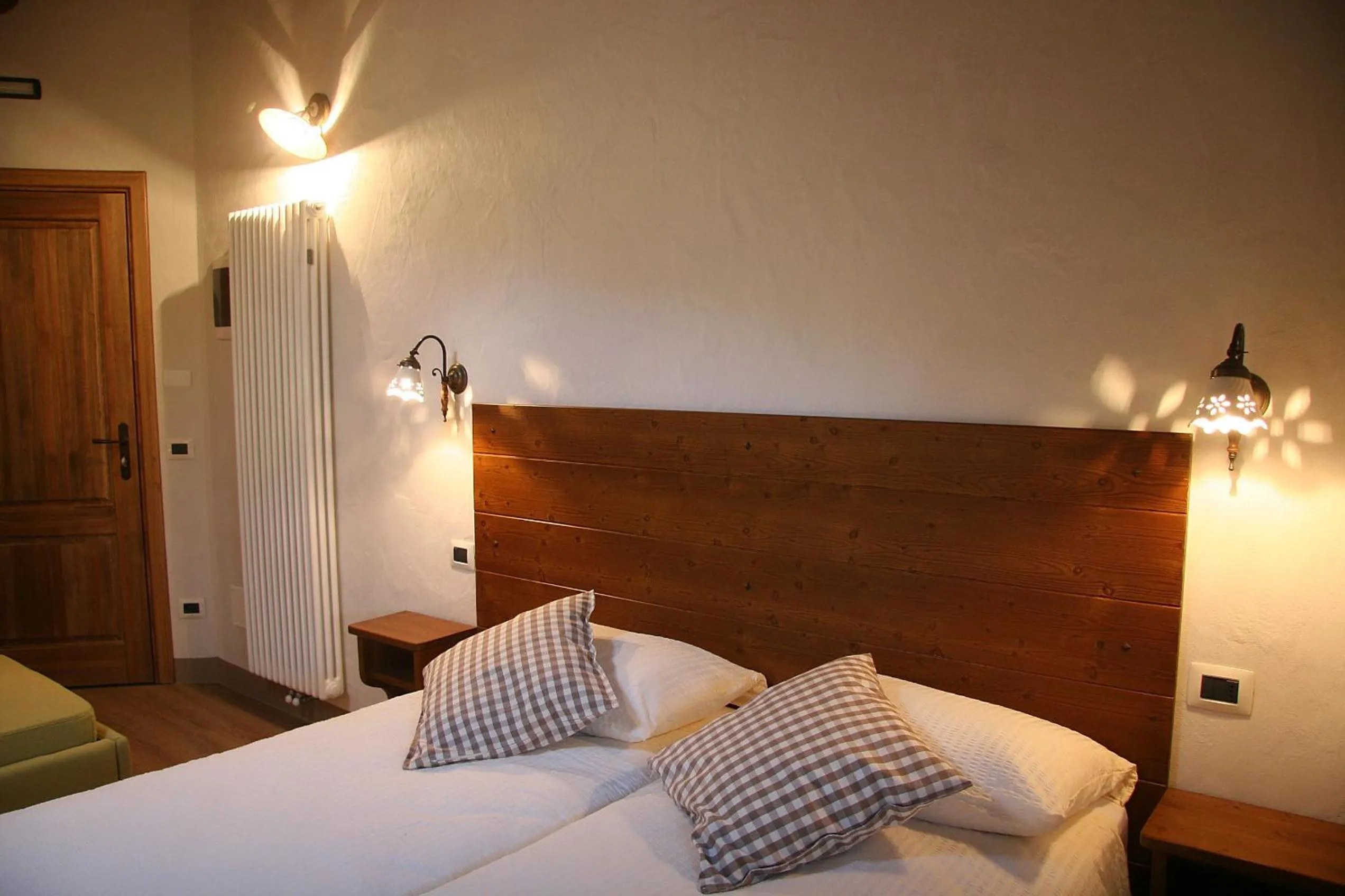 Decorative detail, Bed in Ostello del Castello Tirano