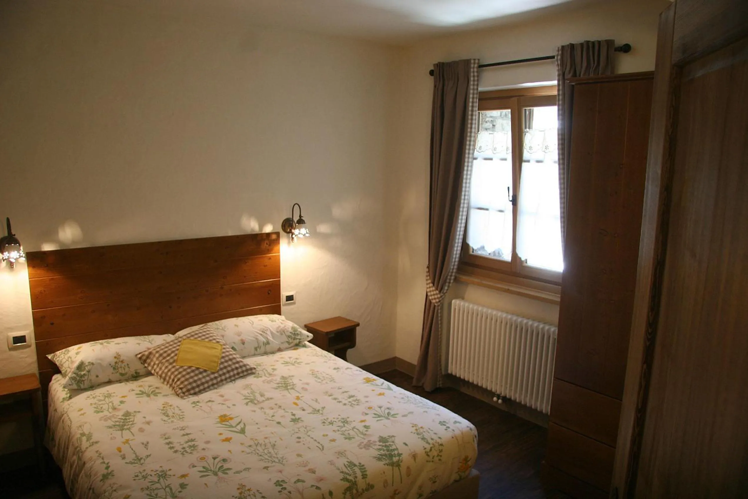 Photo of the whole room, Bed in Ostello del Castello Tirano