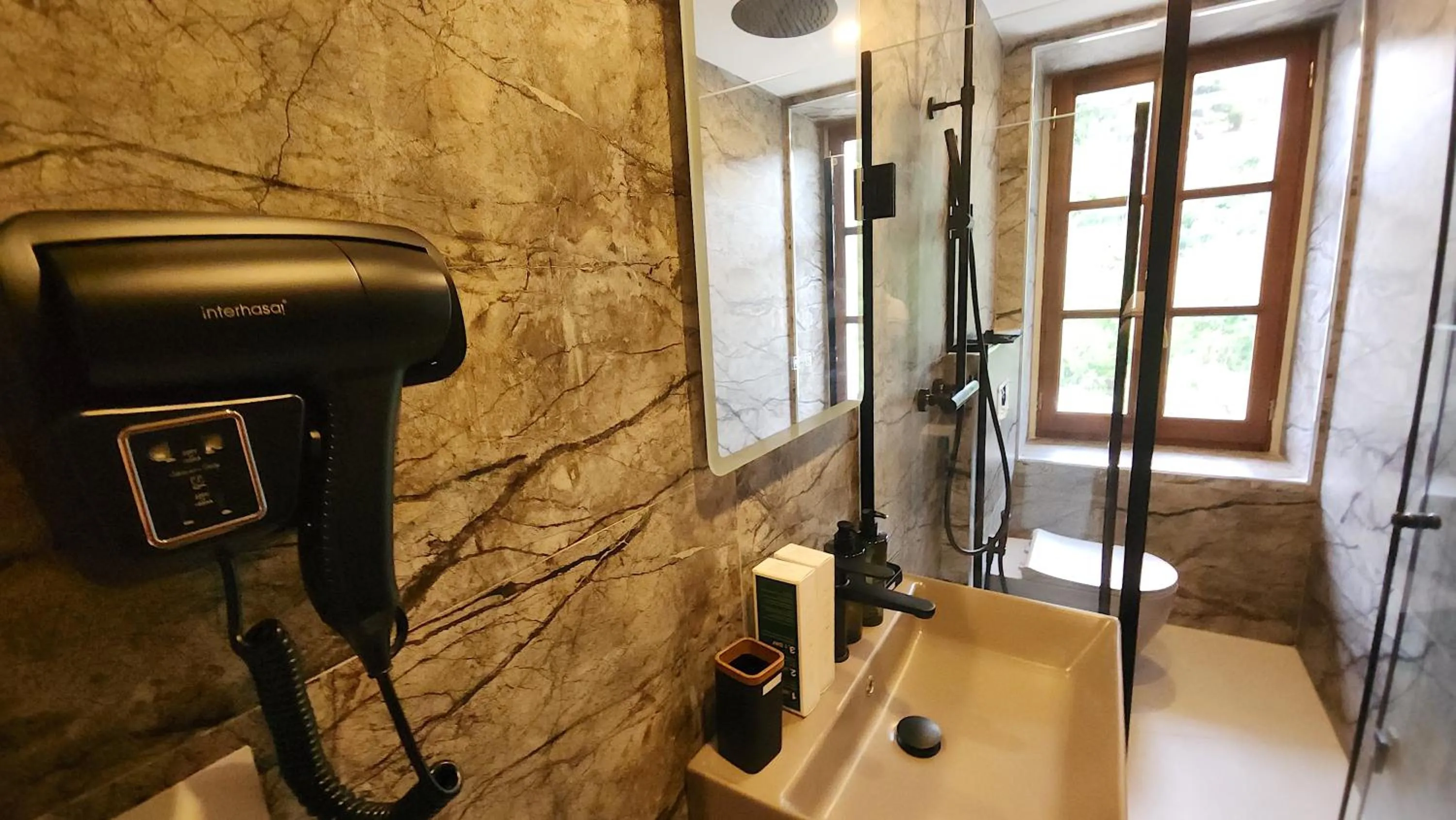 Shower in Bizant House Boutique Hotel