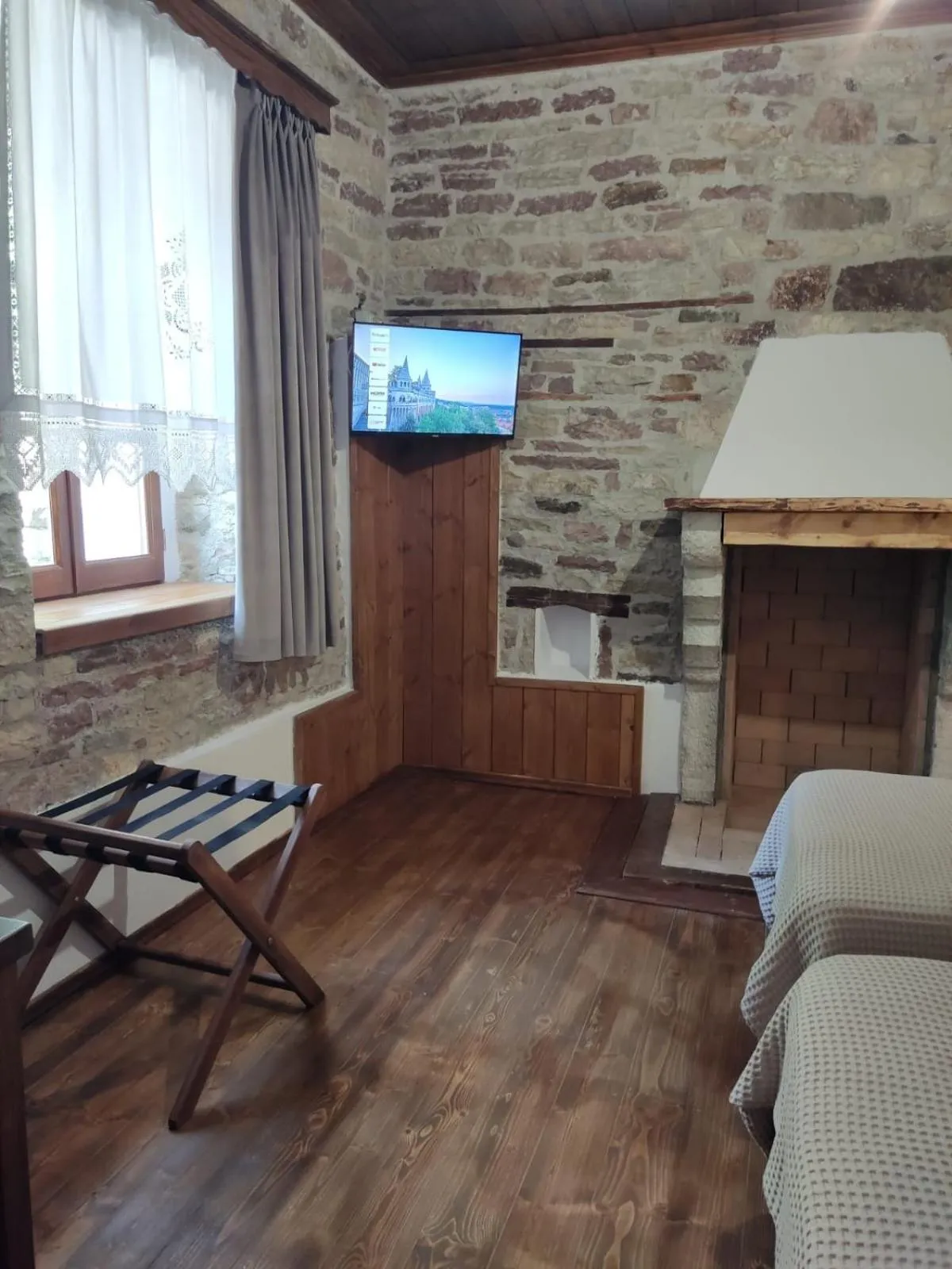 TV and multimedia in Bizant House Boutique Hotel