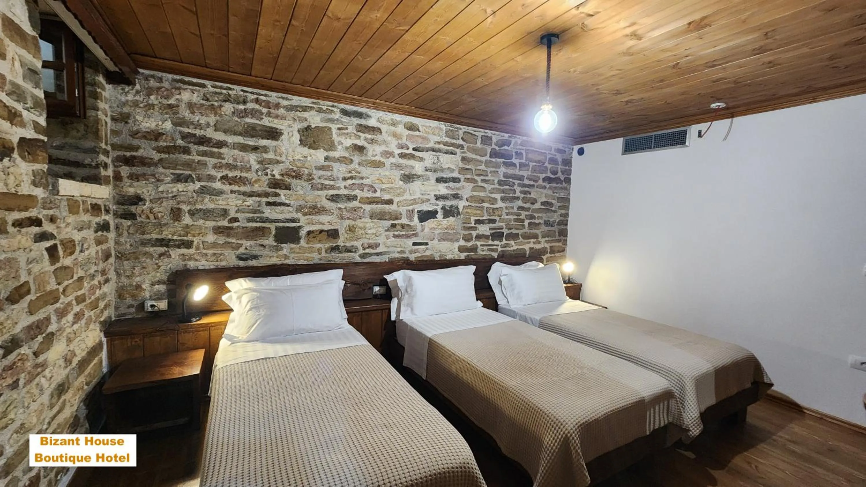 Photo of the whole room, Bed in Bizant House Boutique Hotel