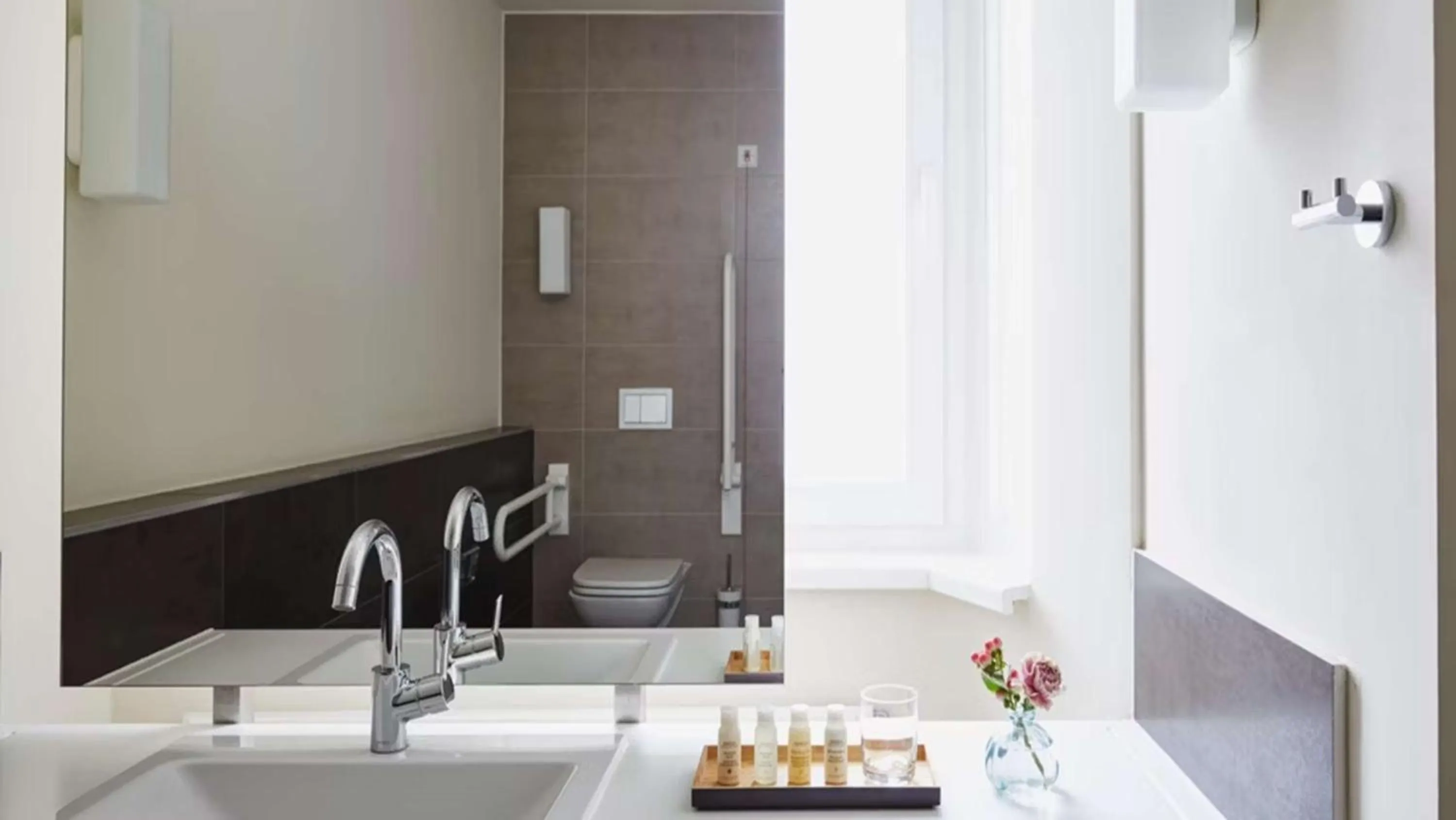 Photo of the whole room in Hotel Indigo Bridgetown Barbados by IHG