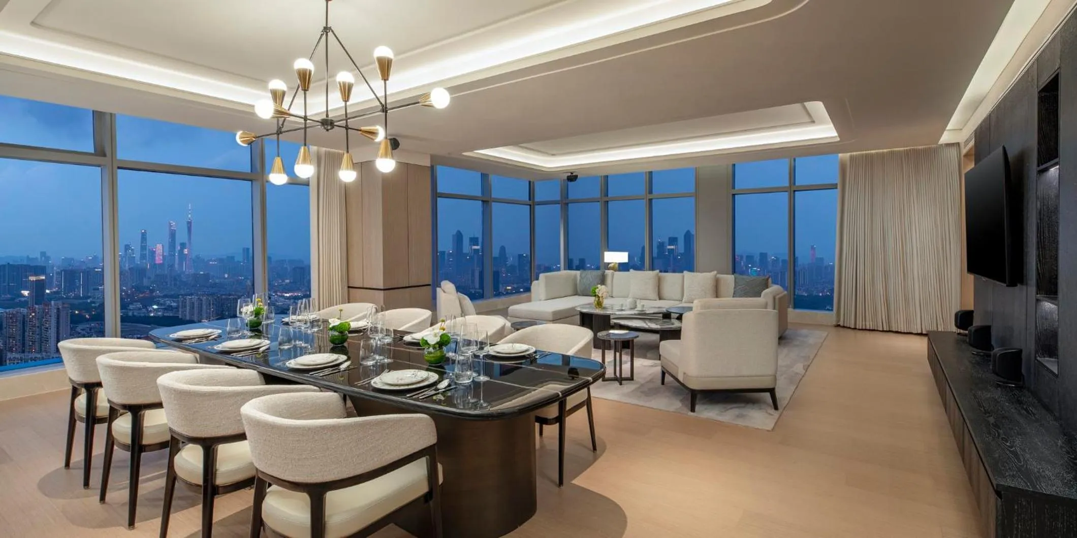 Bedroom in Crowne Plaza Guangzhou Window of Canton