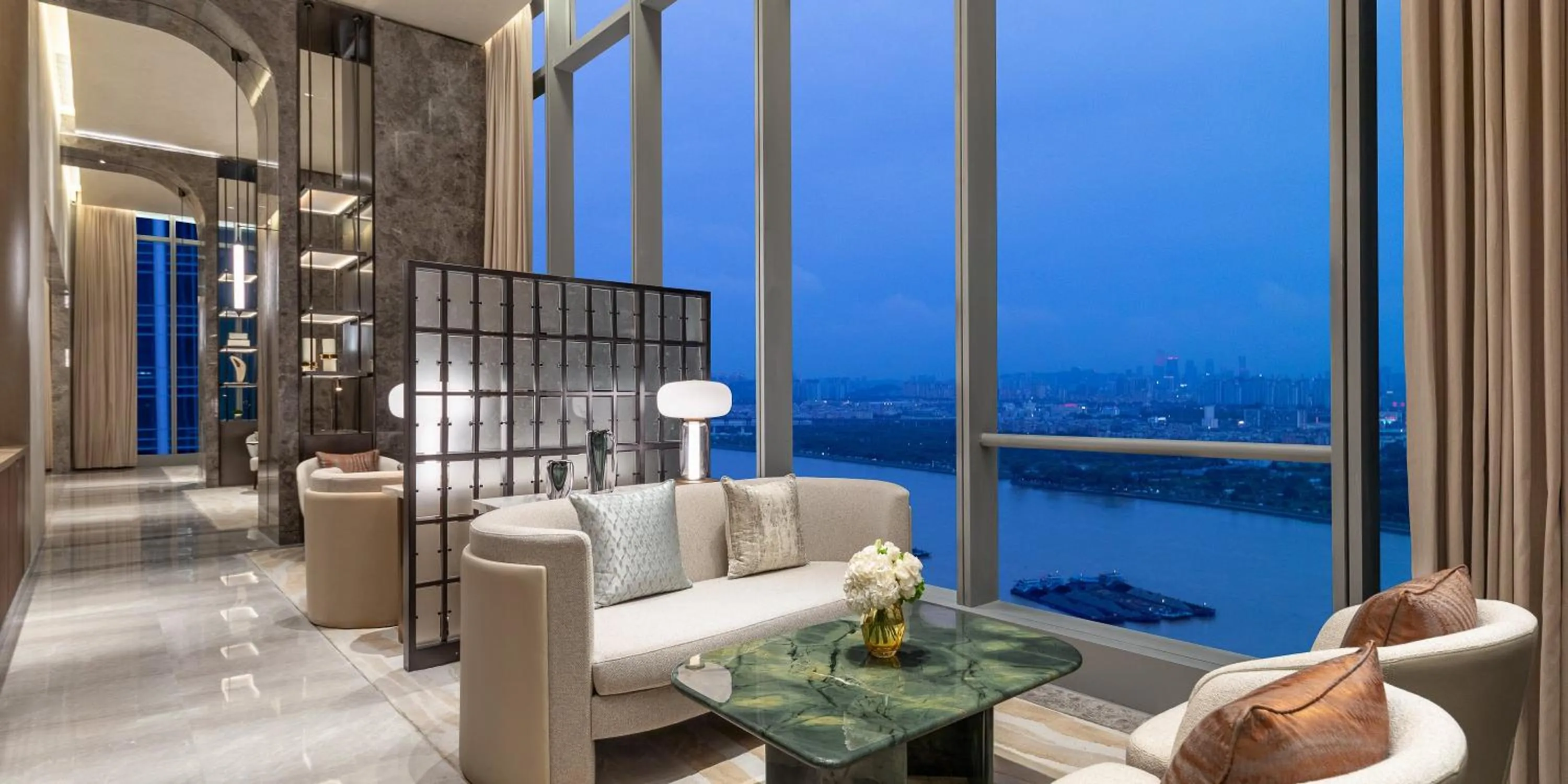 Lounge or bar in Crowne Plaza Guangzhou Window of Canton