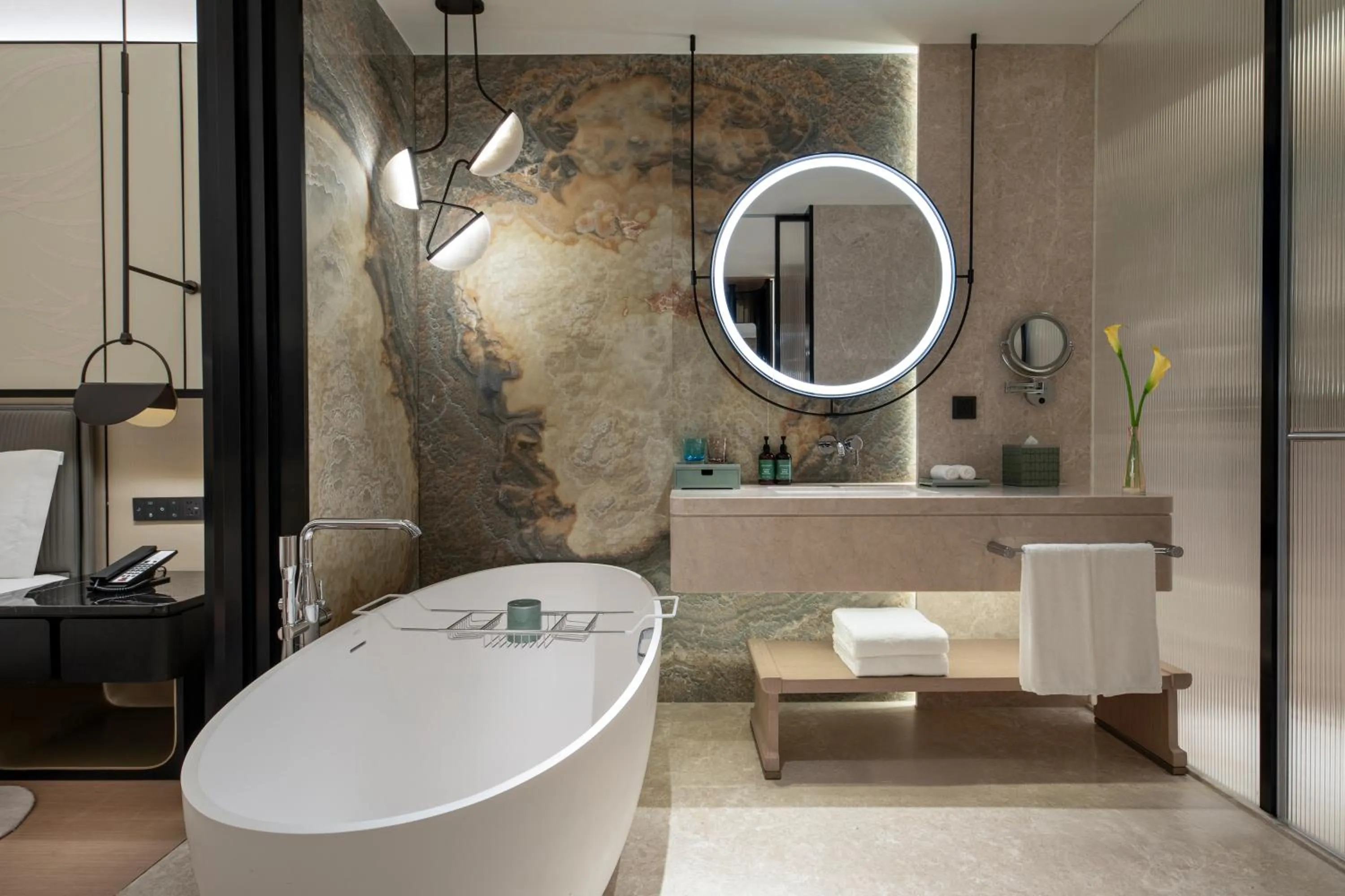 Bathroom in Crowne Plaza Guangzhou Window of Canton