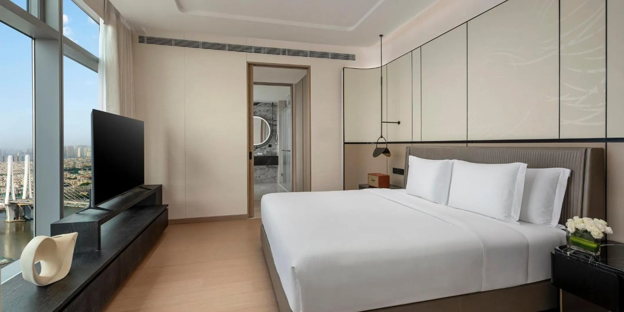 Bedroom, Bed in Crowne Plaza Guangzhou Window of Canton