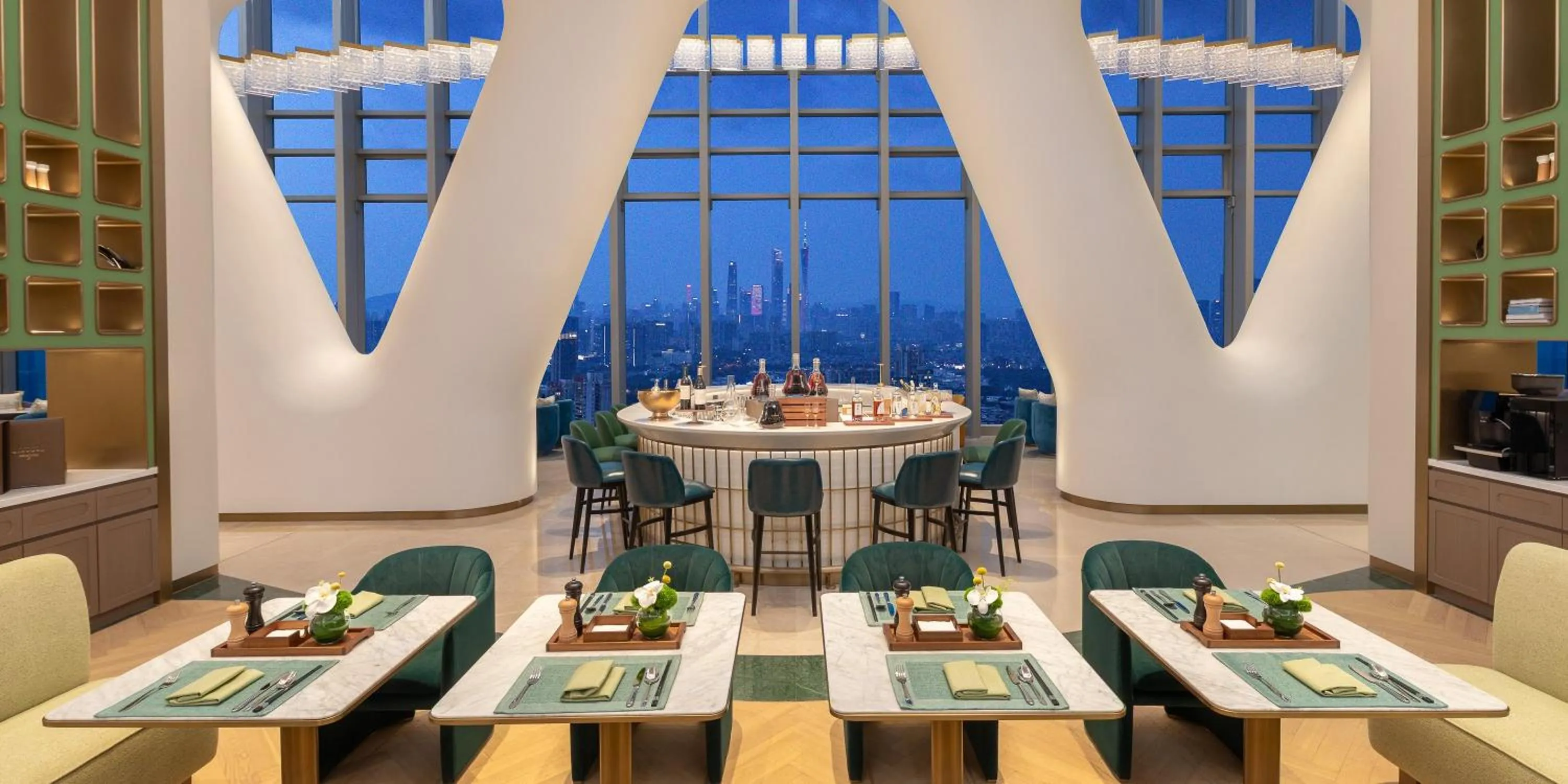 Lounge or bar in Crowne Plaza Guangzhou Window of Canton