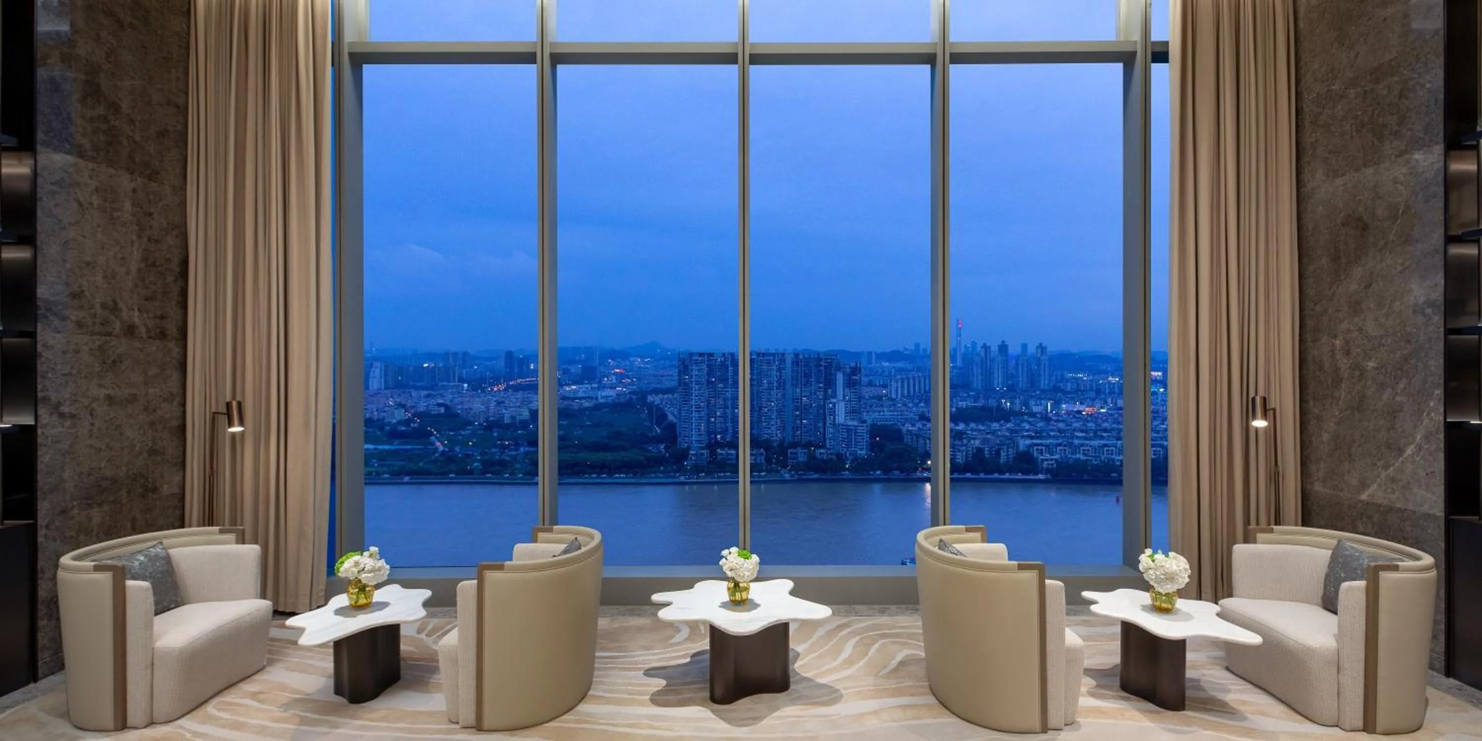 Lounge or bar in Crowne Plaza Guangzhou Window of Canton