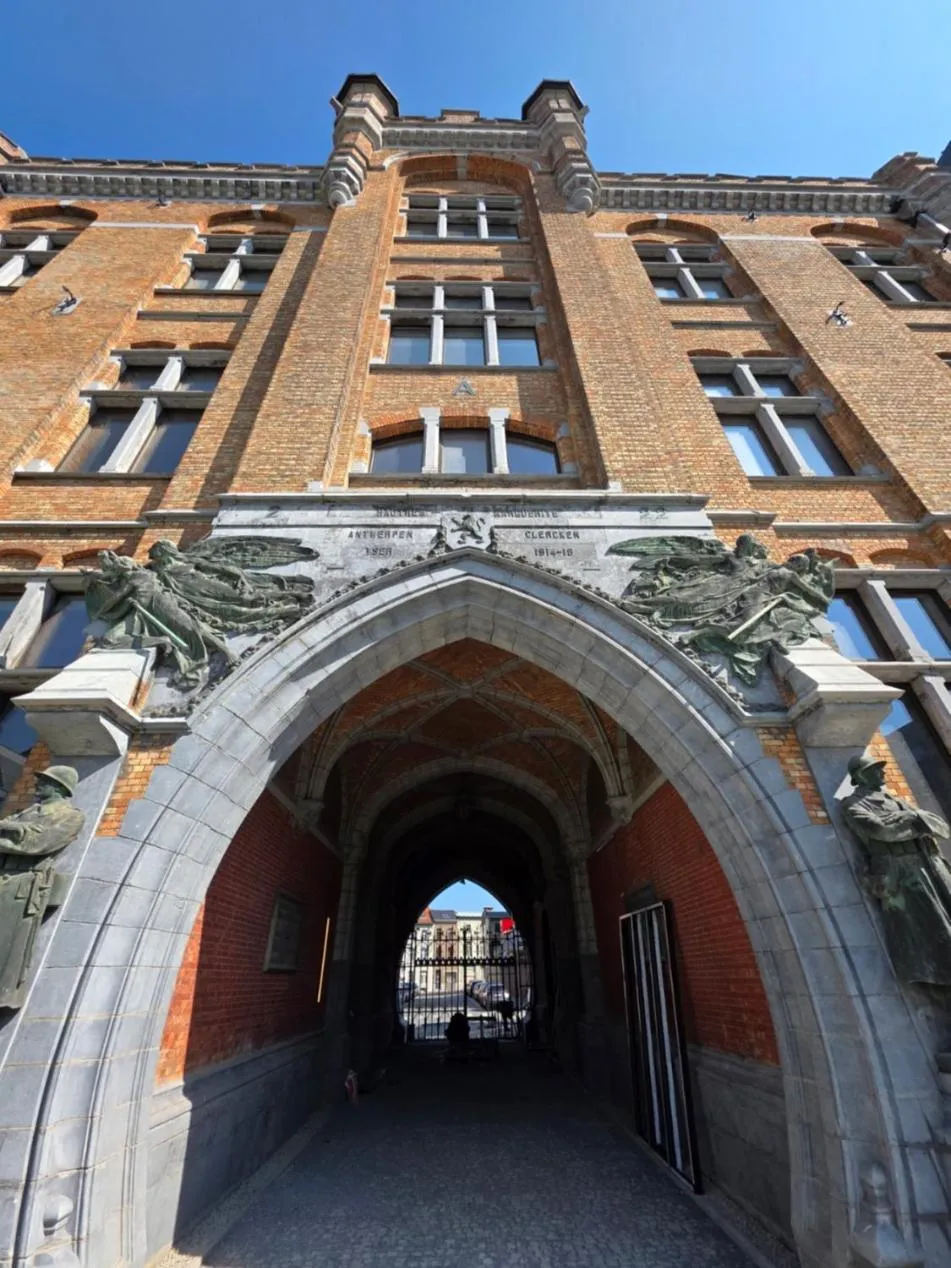 Facade/entrance in JAM Ghent