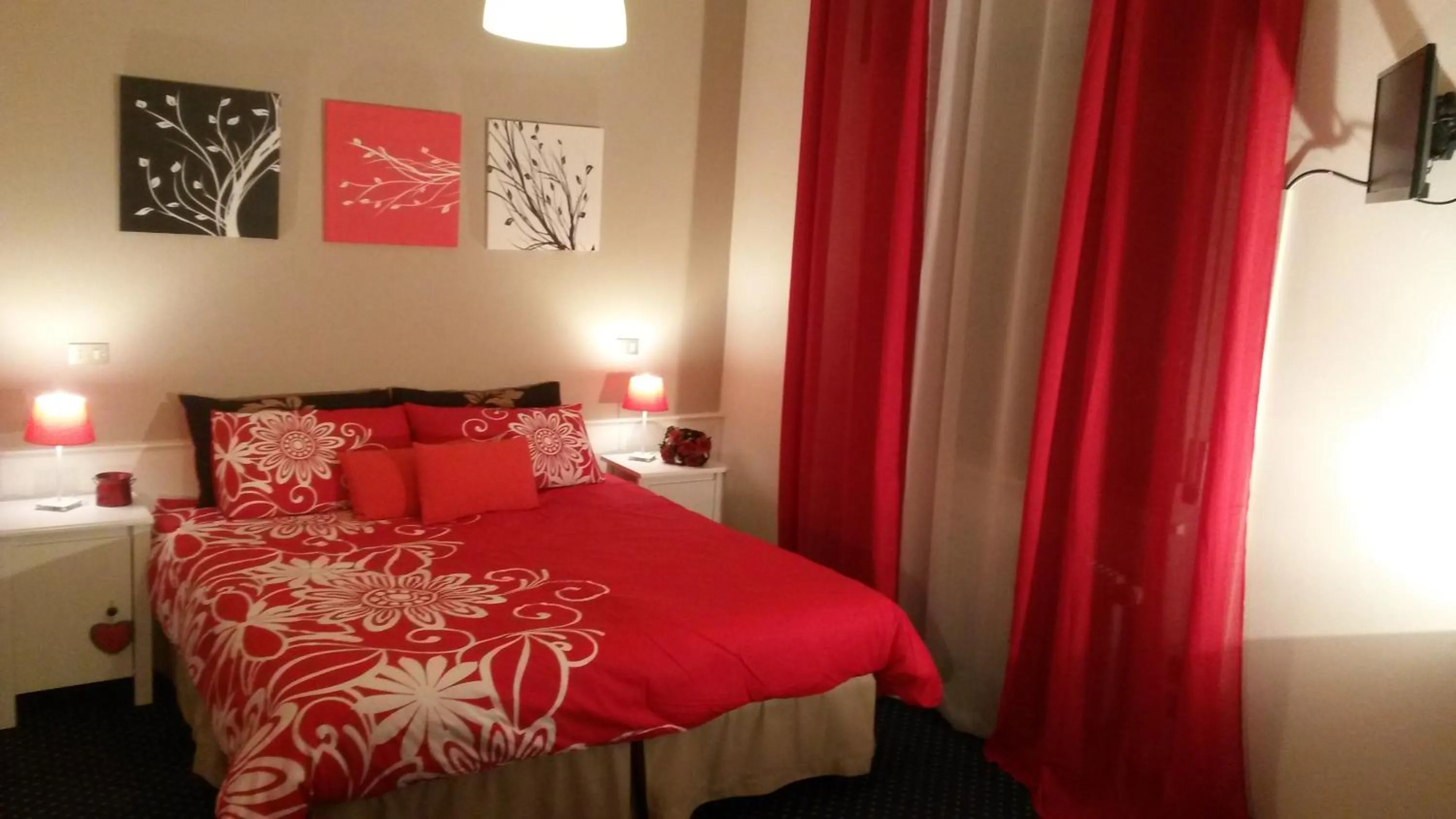 Photo of the whole room, Bed in Albergo al Sole