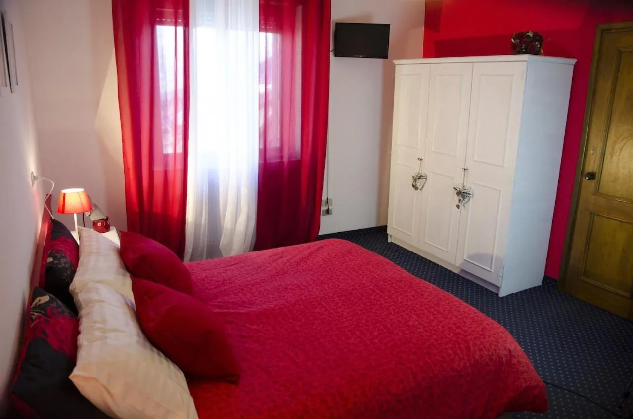 Bed in Albergo al Sole