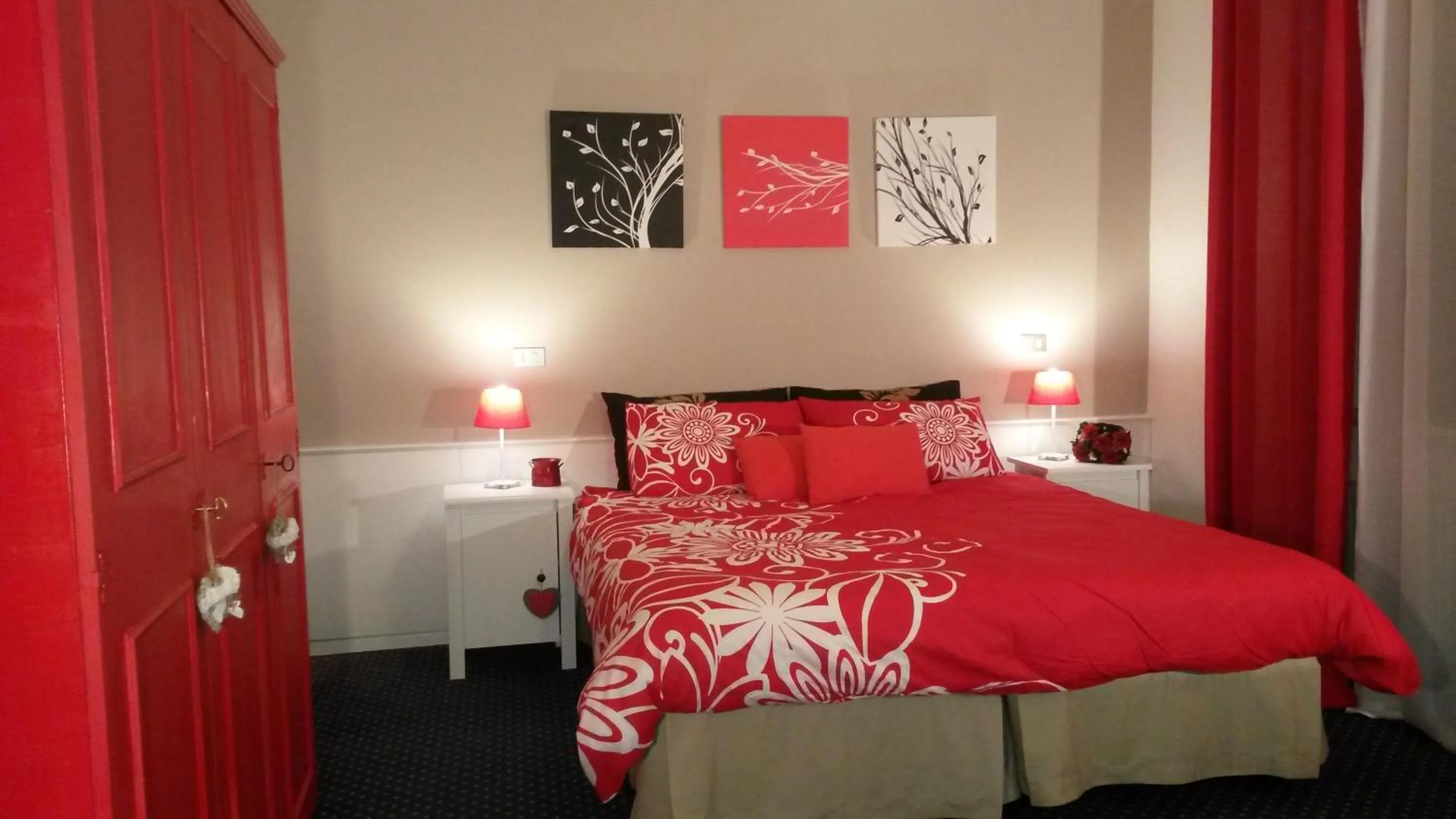 Photo of the whole room, Bed in Albergo al Sole