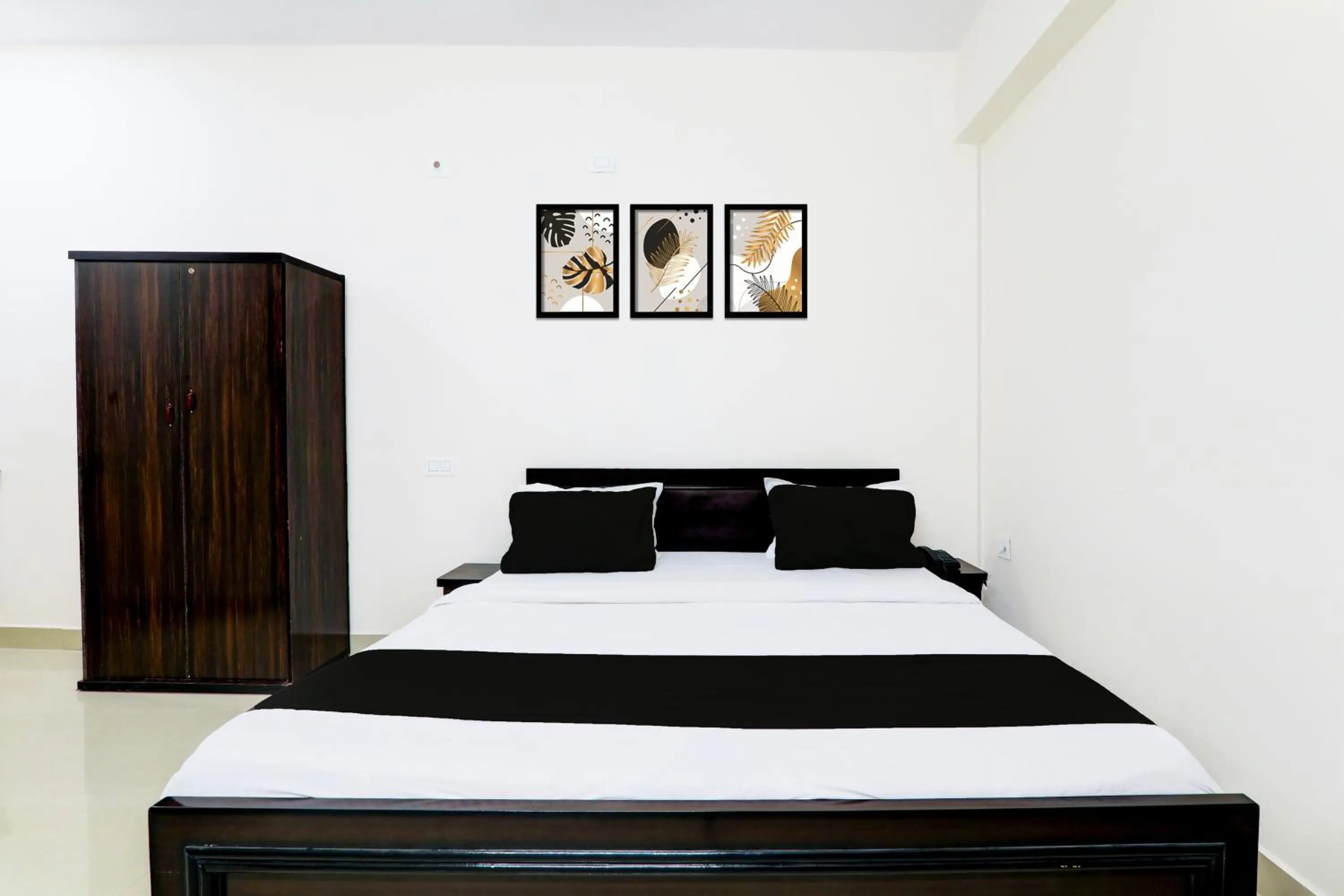 Bedroom, Bed in Collection O Patna Pathri Ghat