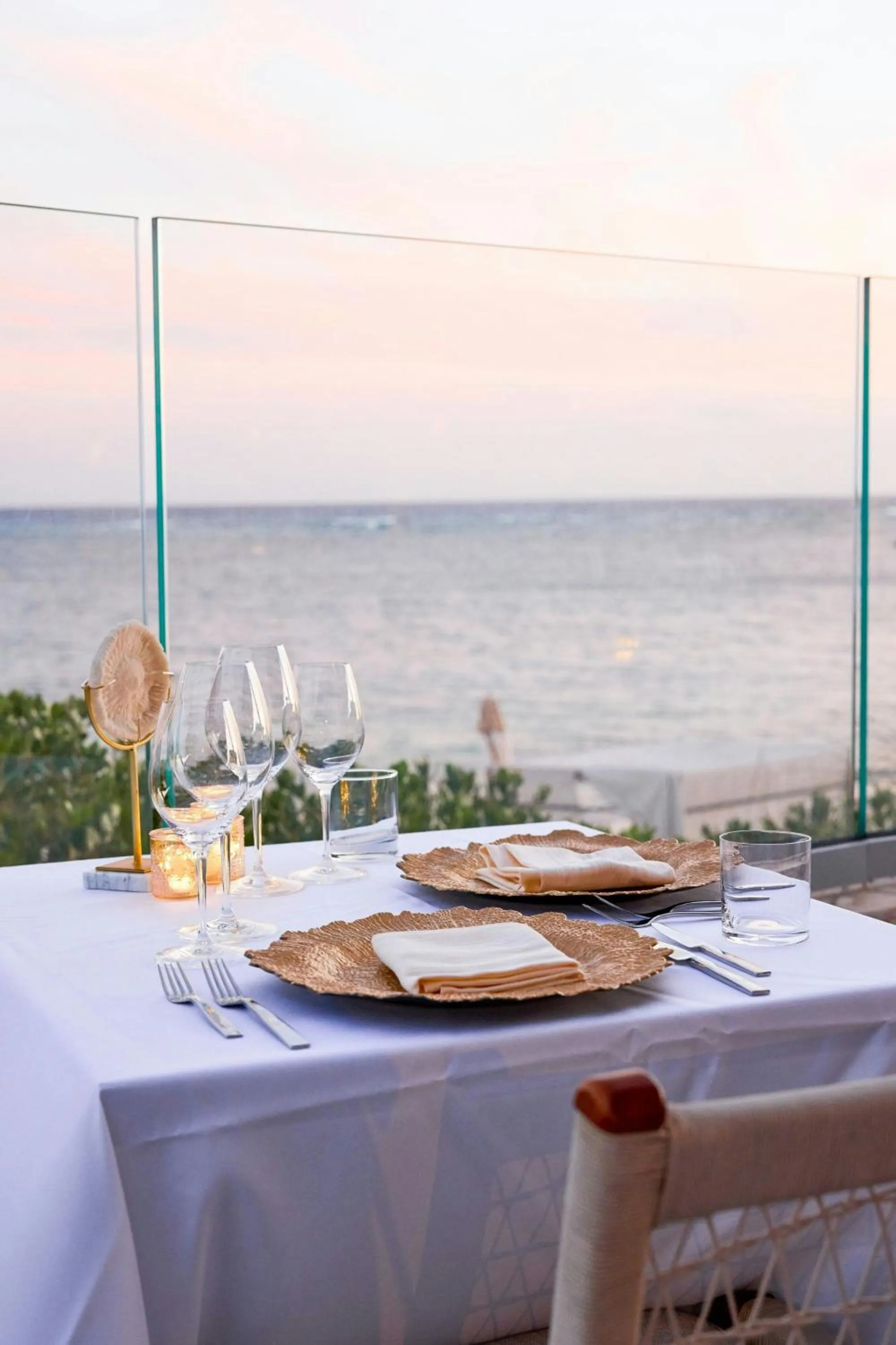 Lounge or bar in Salterra, a Luxury Collection Resort & Spa, South Caicos