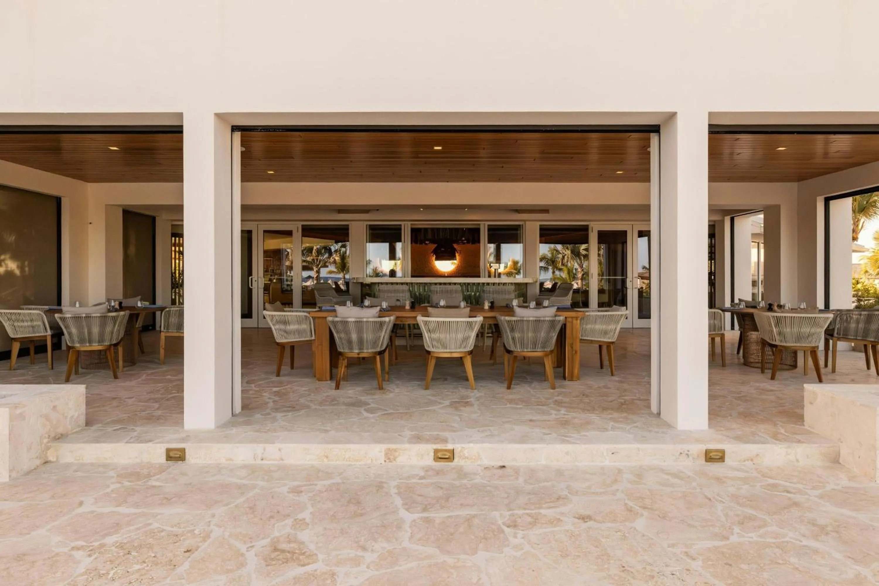 Lounge or bar in Salterra, a Luxury Collection Resort & Spa, South Caicos