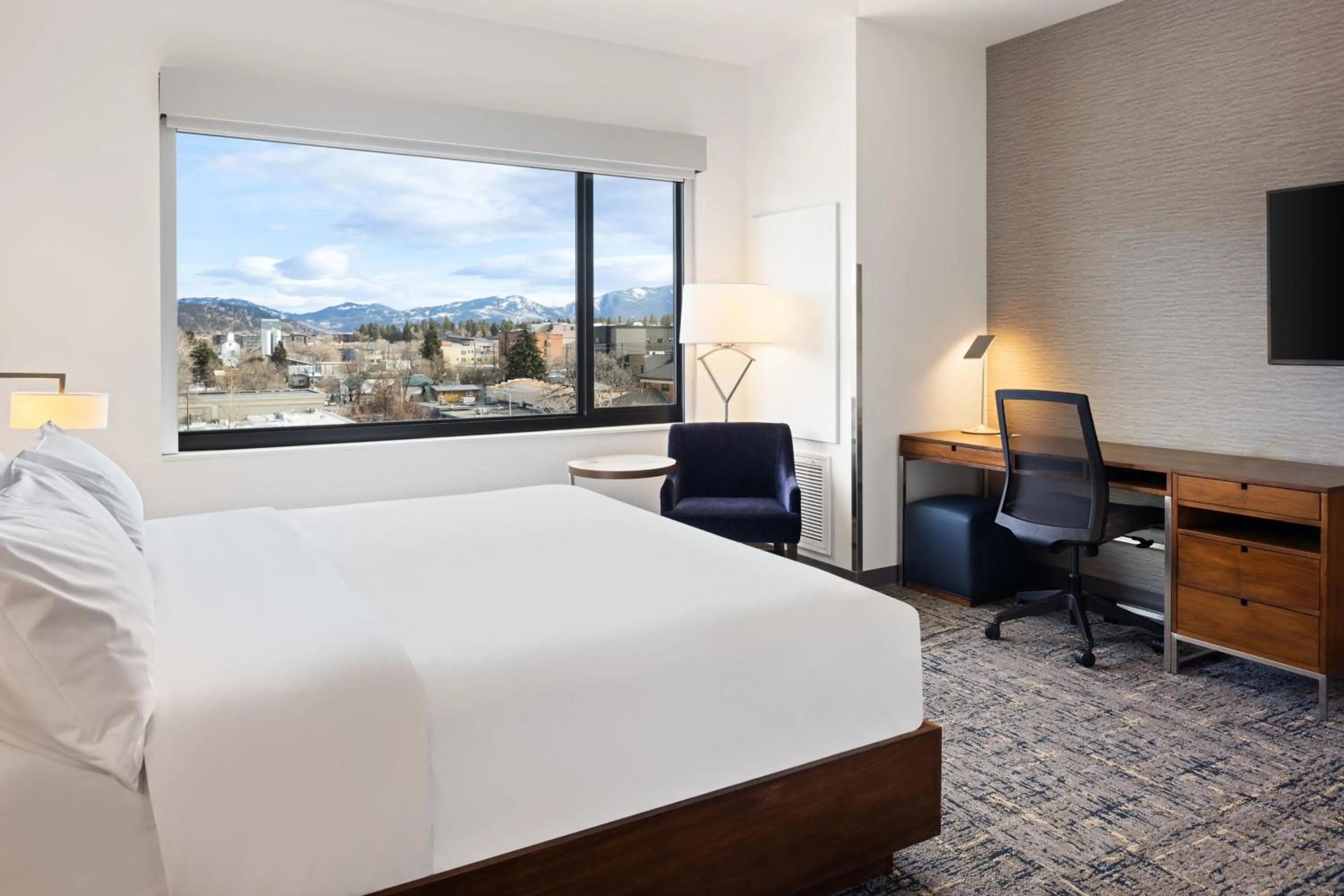 Photo of the whole room, Bed in Element Bozeman