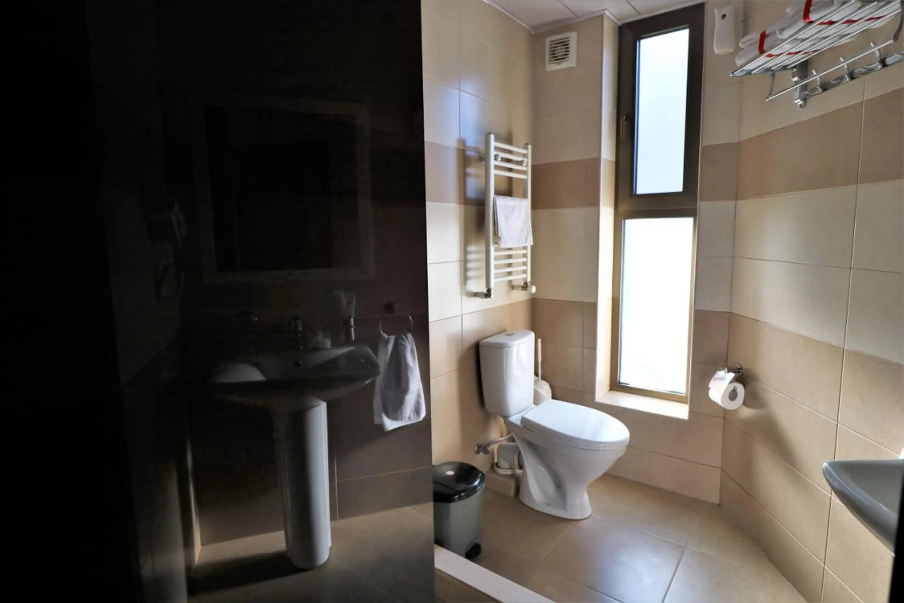 Toilet in East Gate Boutique Hotel