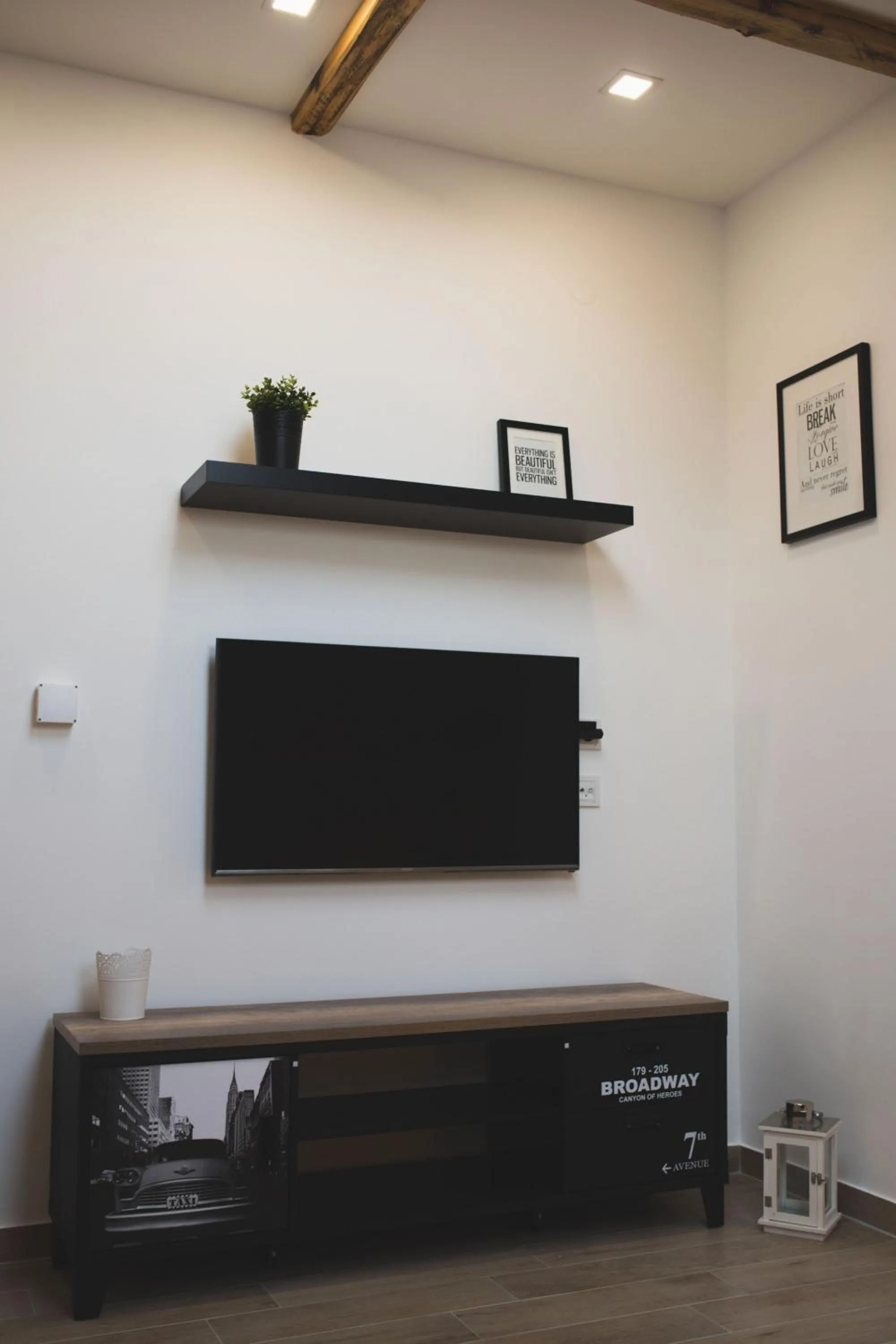 TV and multimedia in Apartments Sunny Garden