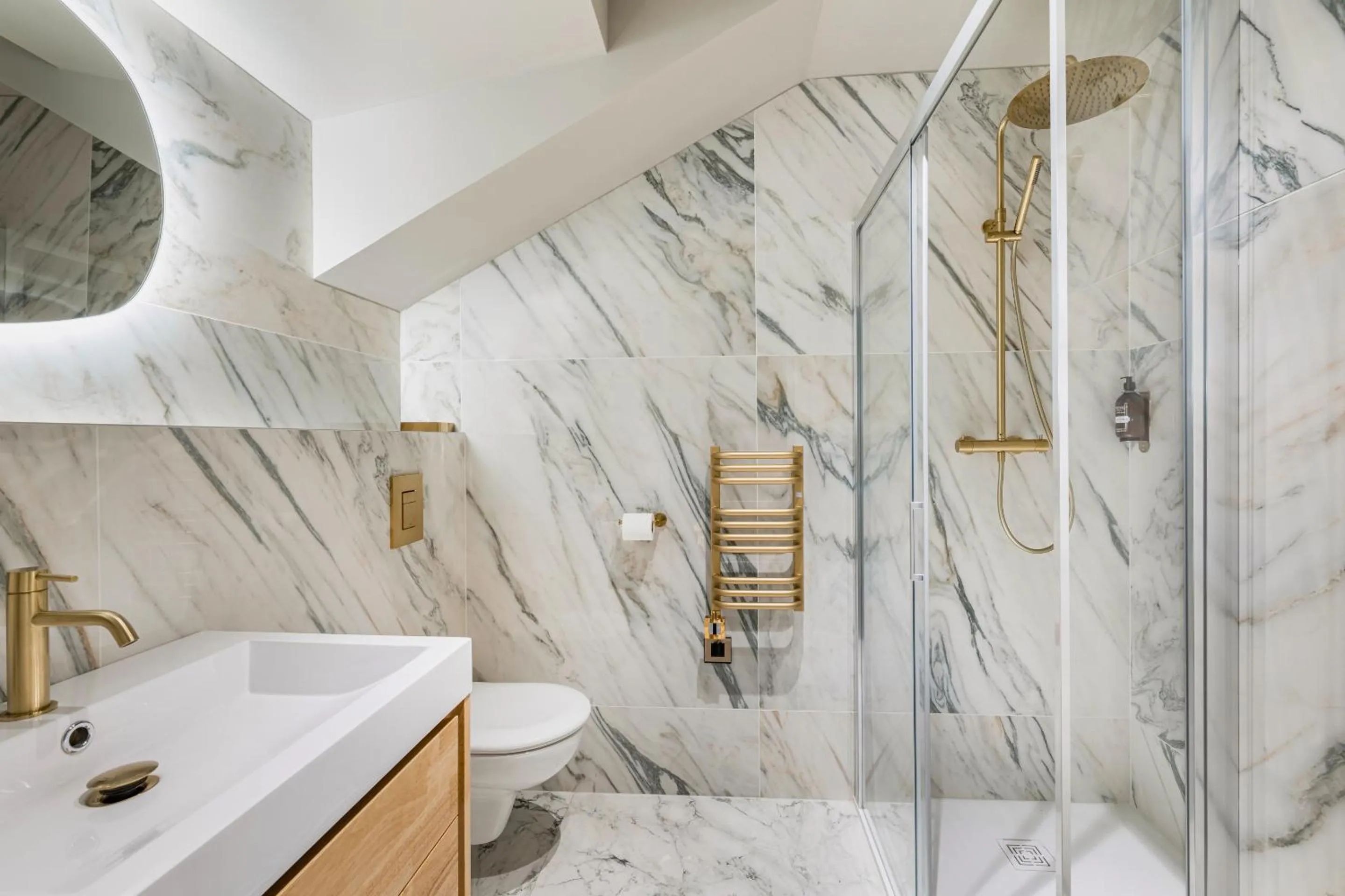 Bathroom in Hôtel La Cour du 6