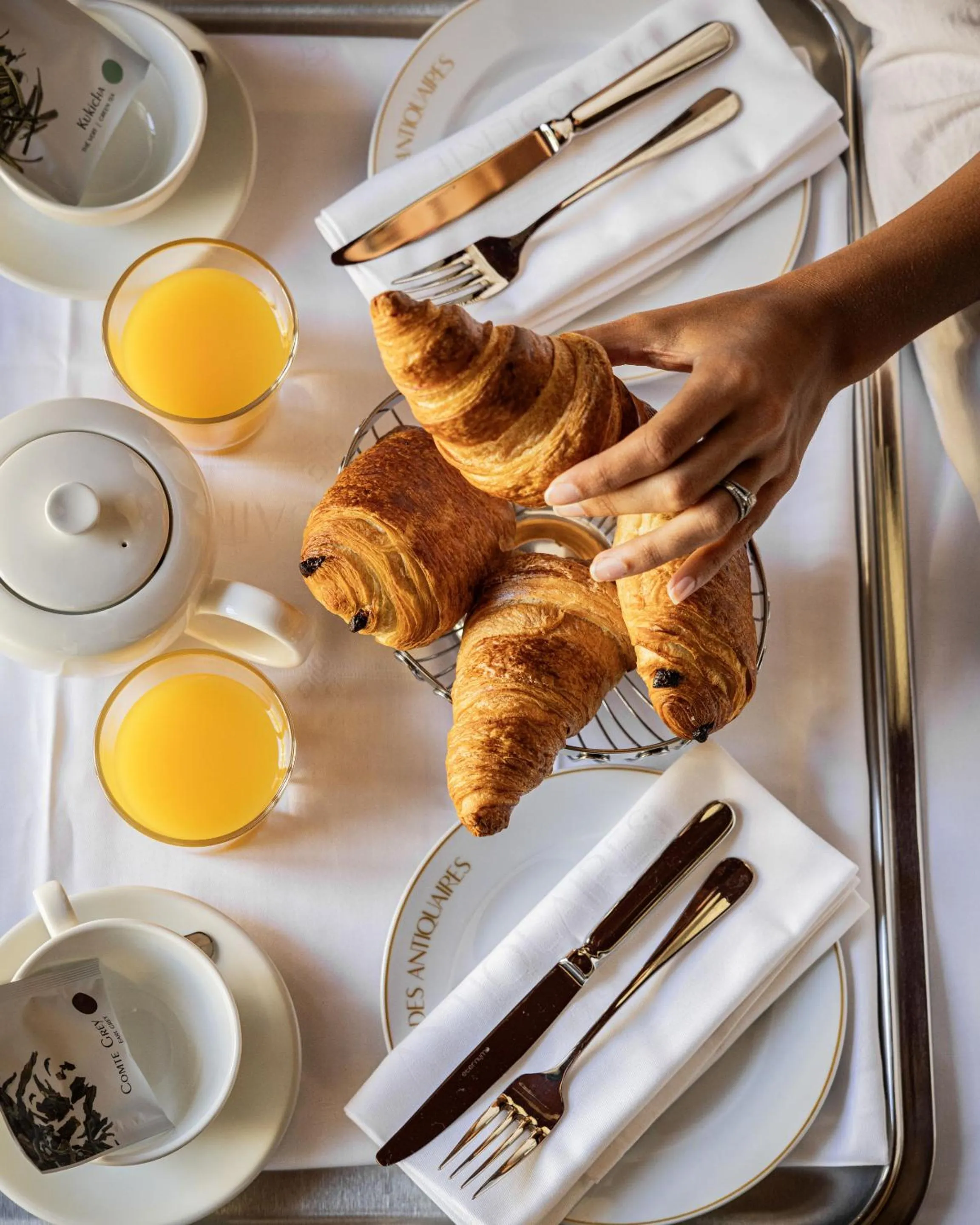 Breakfast in Hôtel La Cour du 6