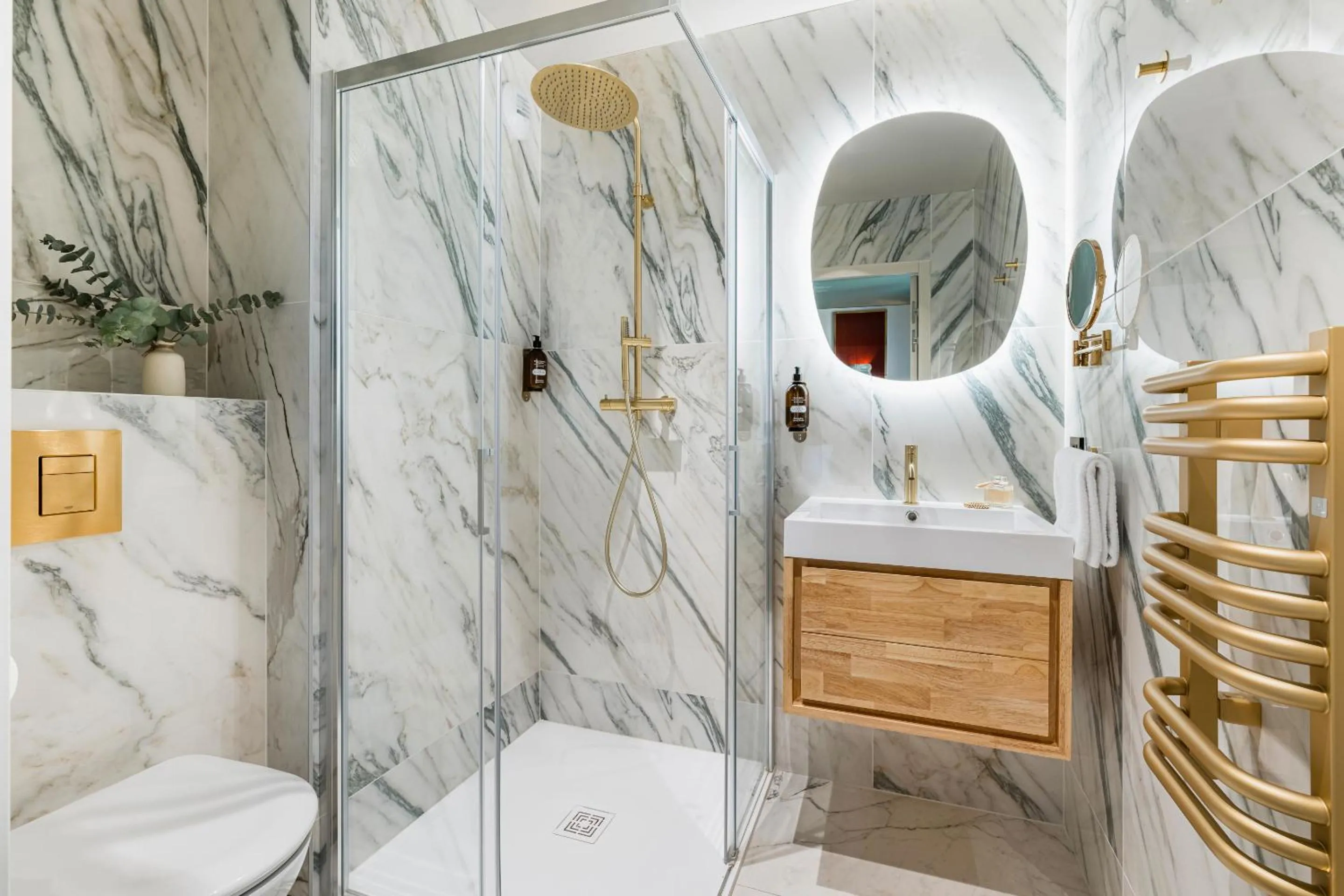 Bathroom in Hôtel La Cour du 6