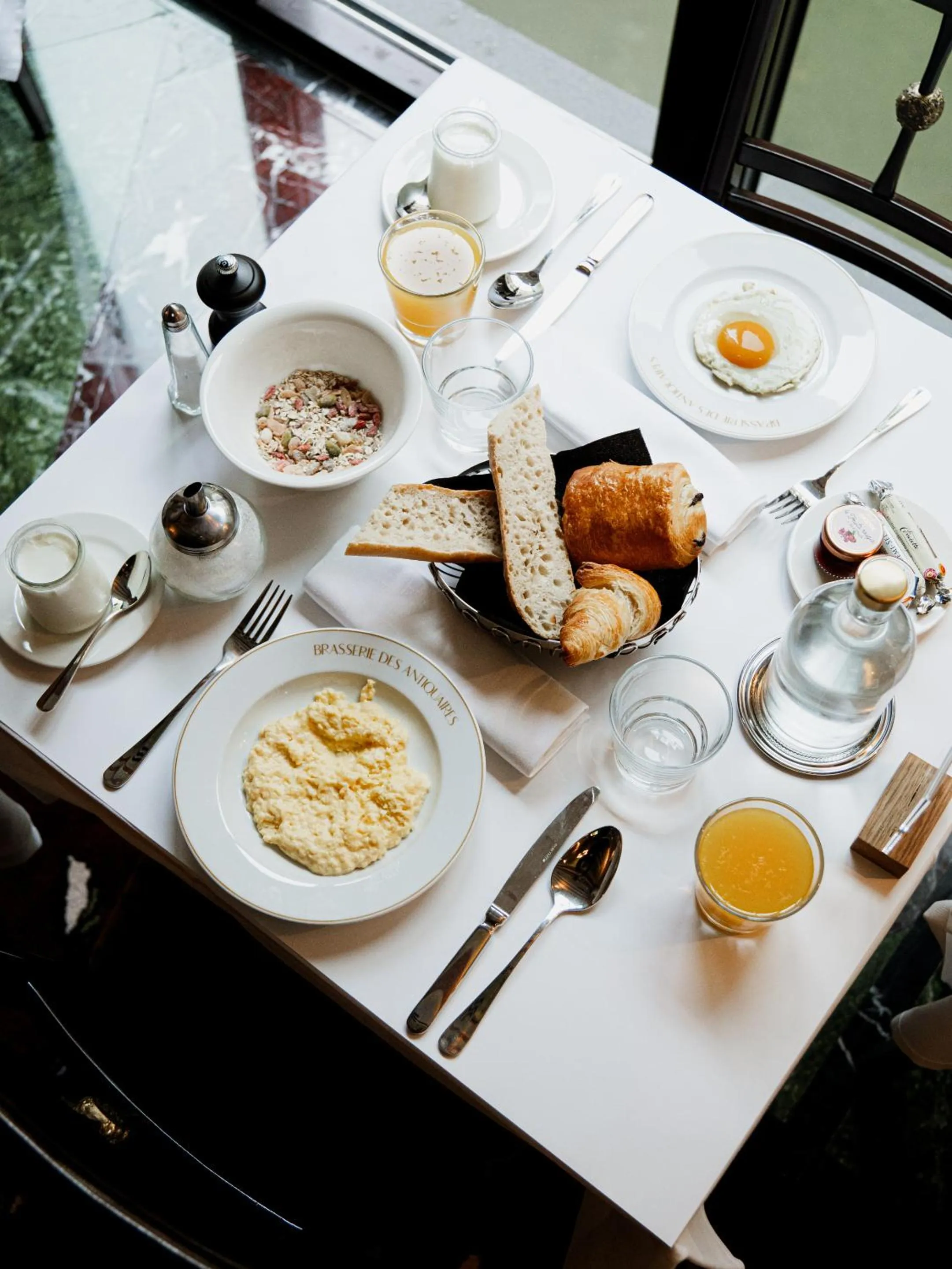 Breakfast in Hôtel La Cour du 6